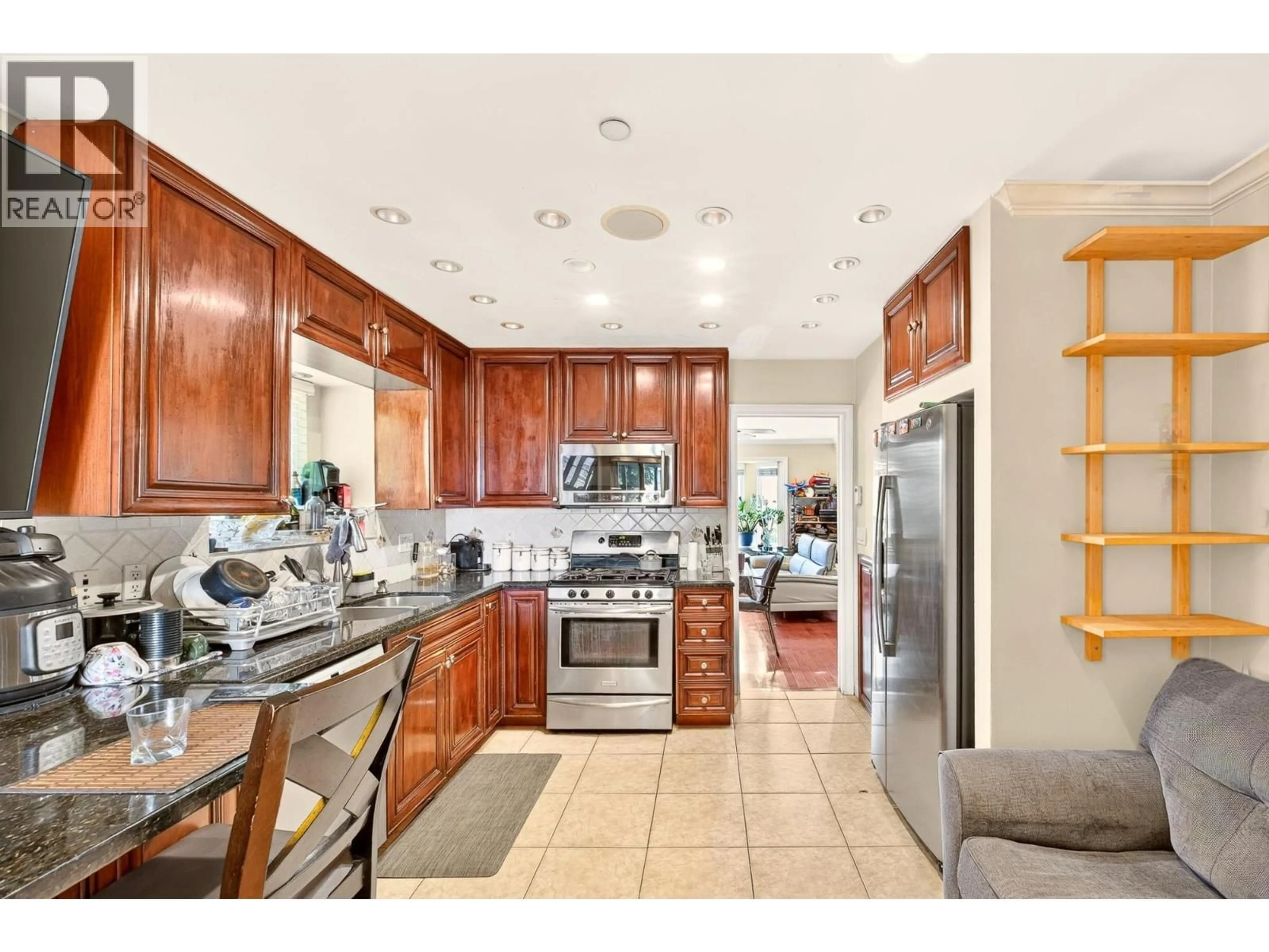 Open concept kitchen, ceramic/tile floor for 5009 PAYNE STREET, Vancouver British Columbia V5R4J5