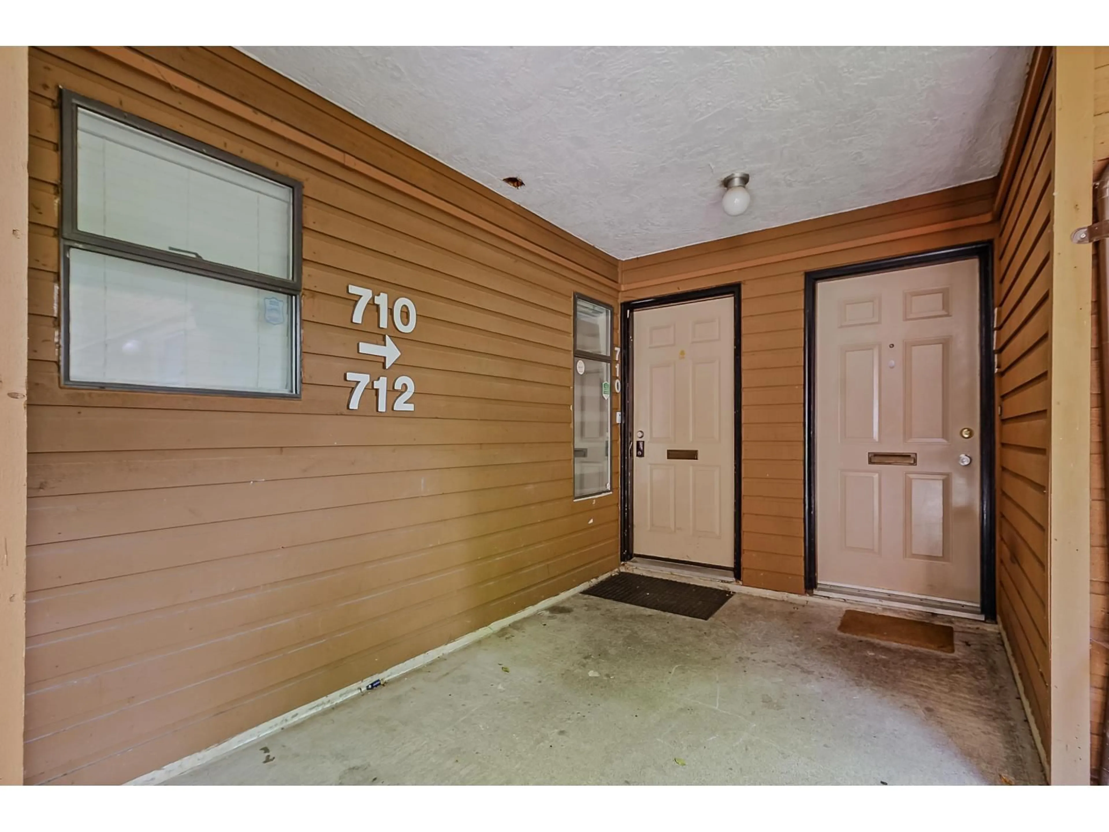 Indoor entryway for 712 - 10620 150 STREET, Surrey British Columbia V3R7S1