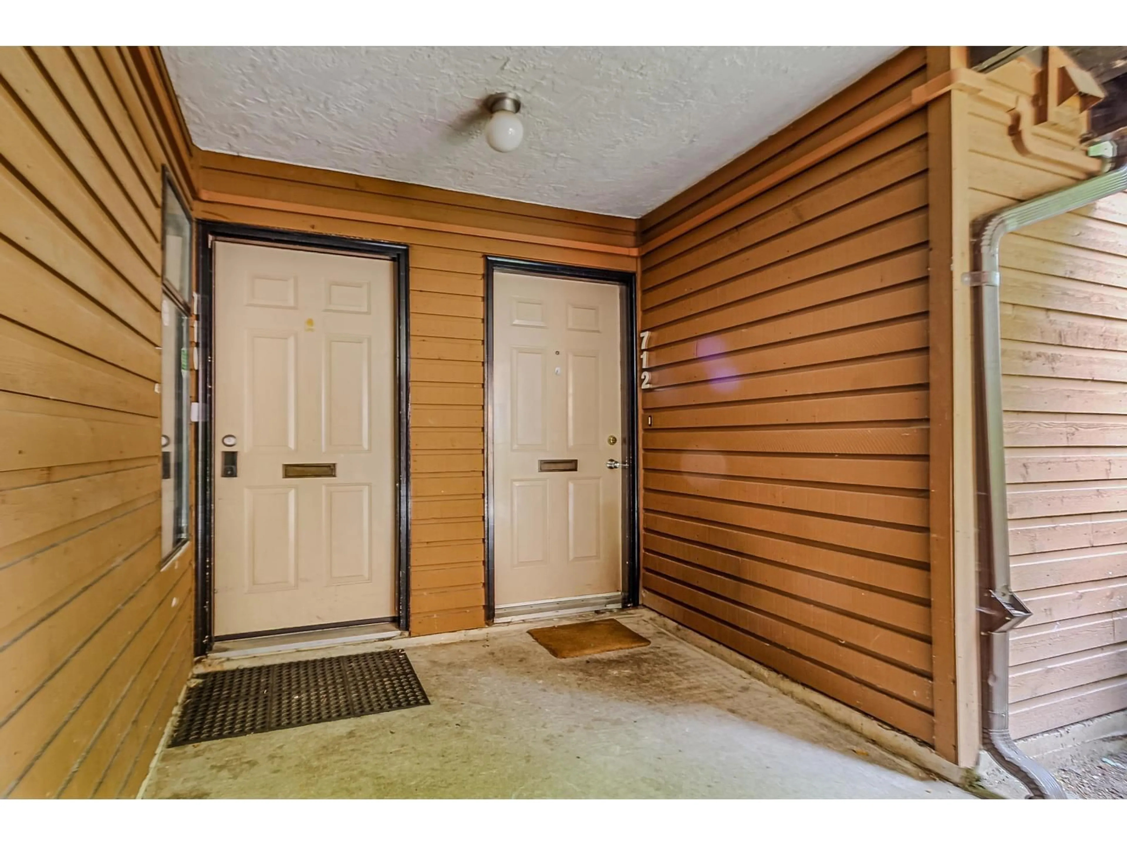 Indoor entryway for 712 - 10620 150 STREET, Surrey British Columbia V3R7S1