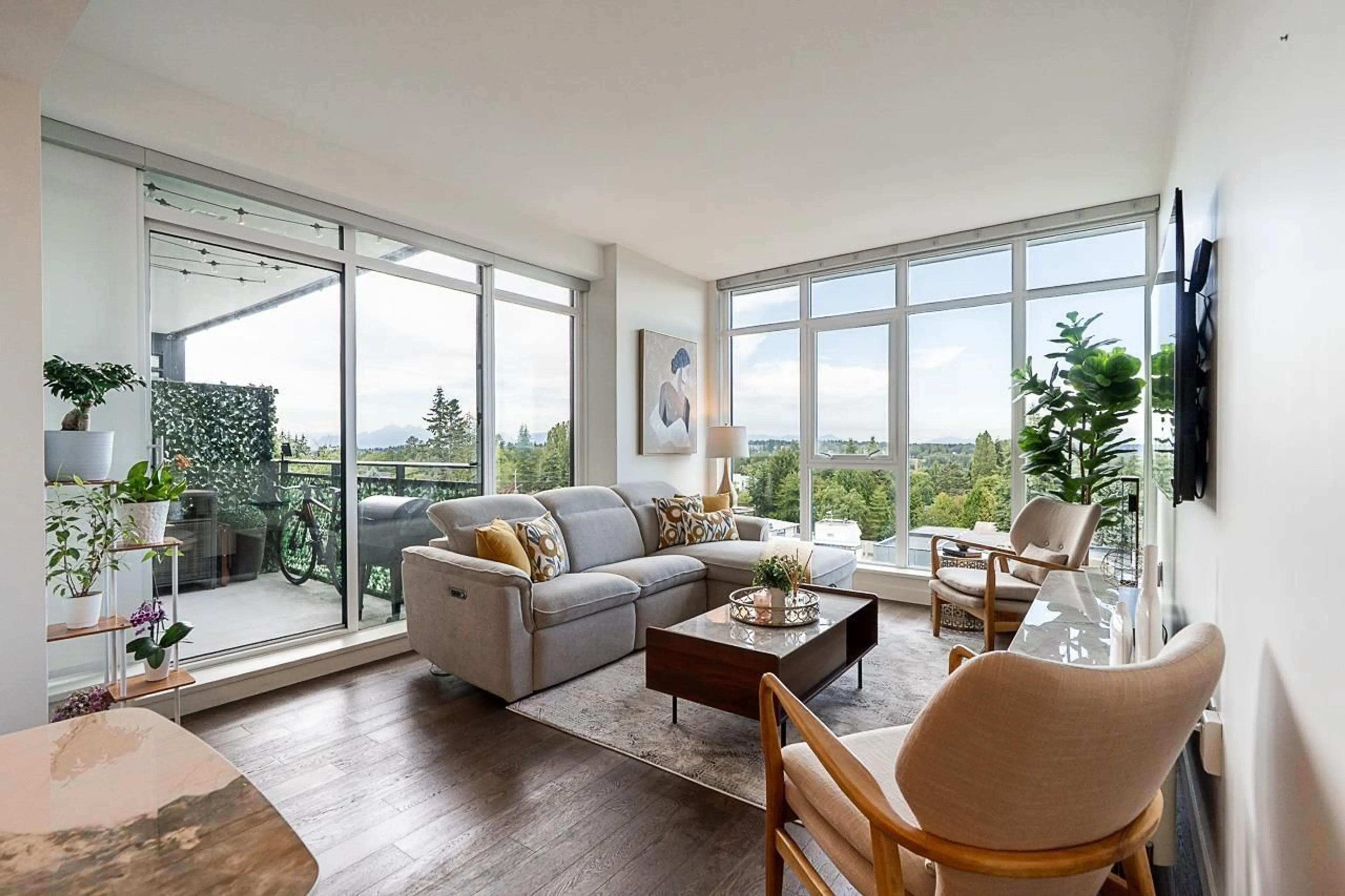 Living room with furniture, unknown for 504 - 1526 FINLAY STREET, White Rock British Columbia V4B4L9