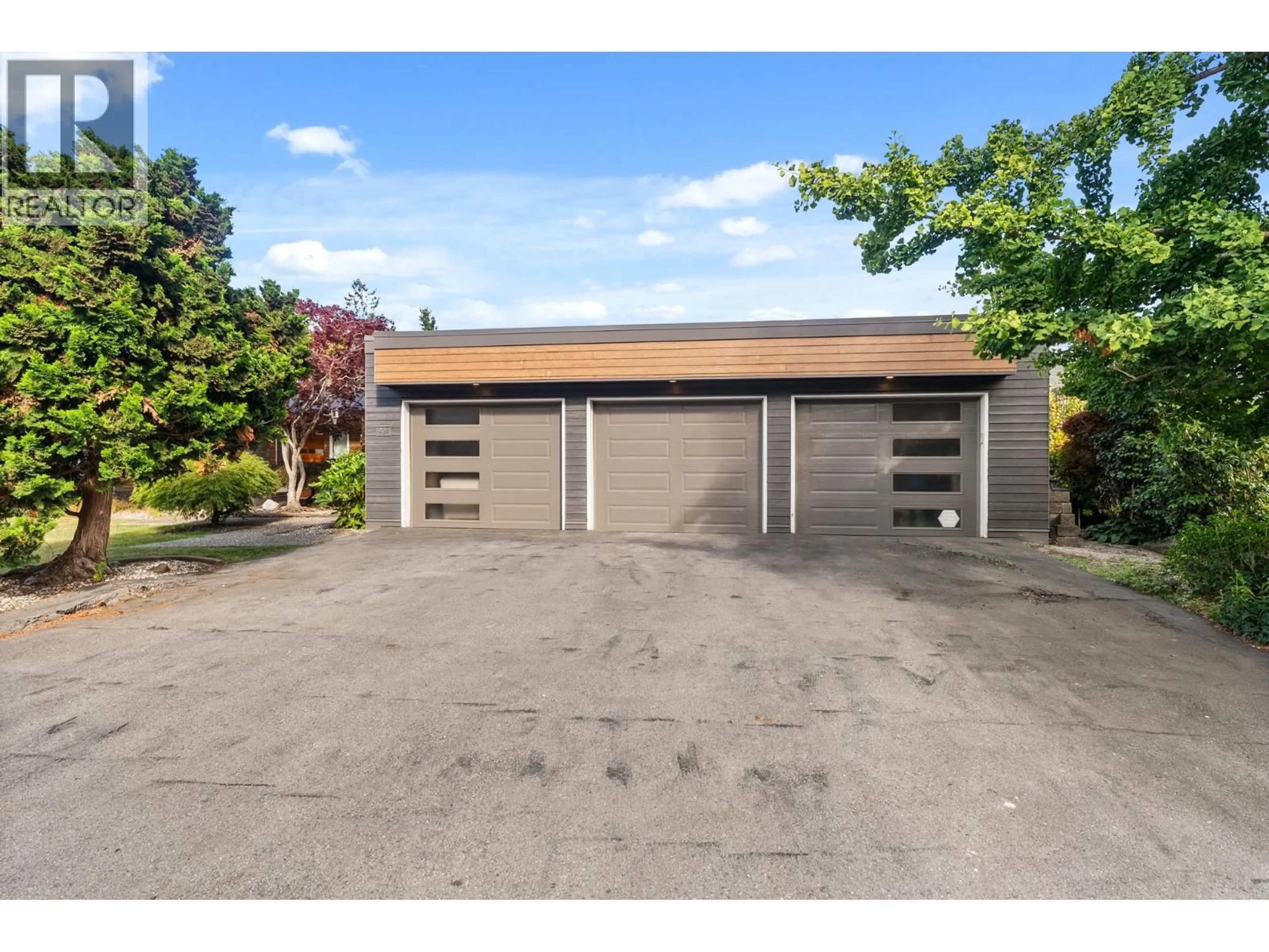 Indoor garage for 894 EDEN CRESCENT, Delta British Columbia V4L1W7