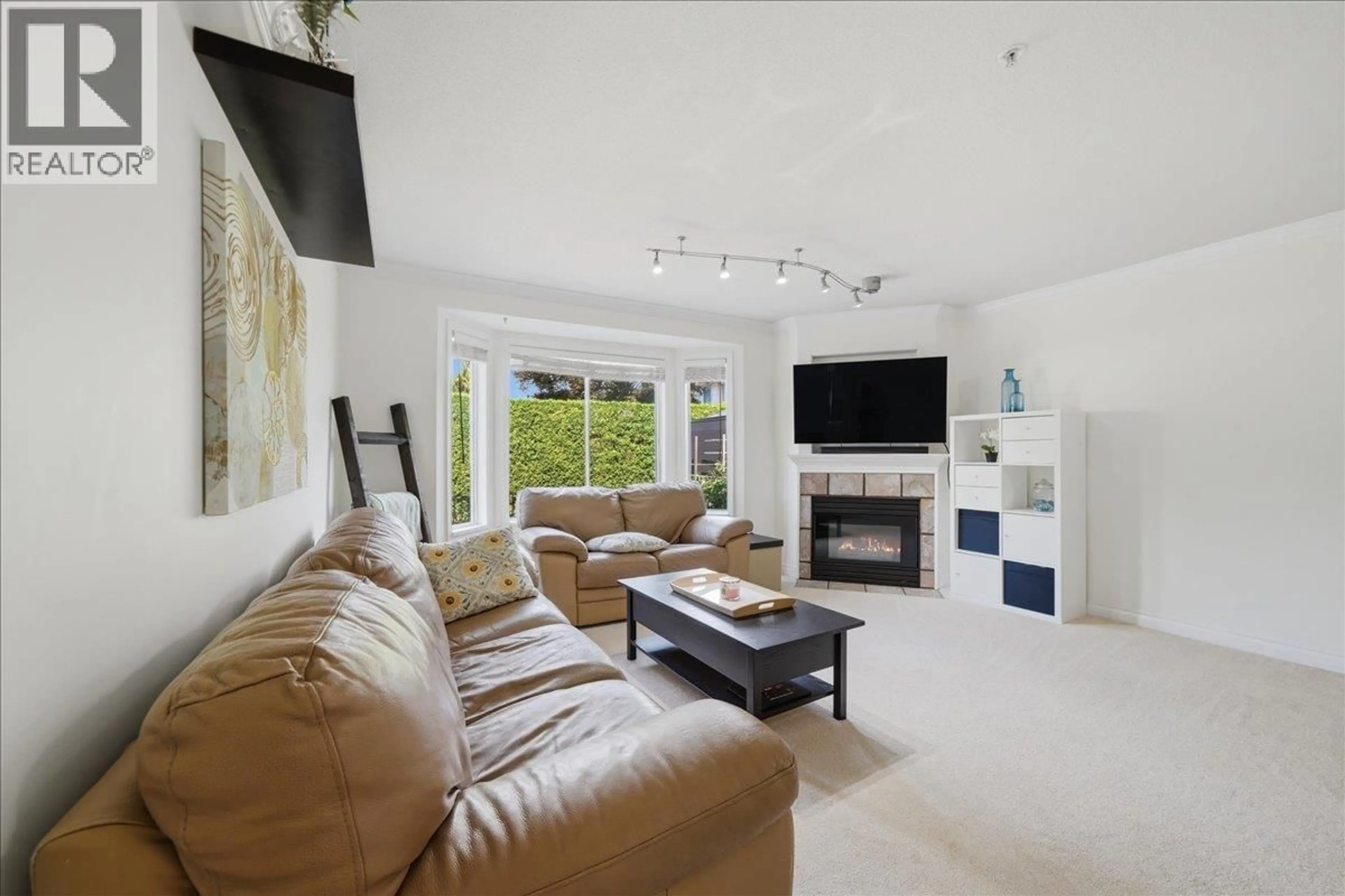 Living room with furniture, unknown for 34 - 12268 189A STREET, Pitt Meadows British Columbia V3Y2M7