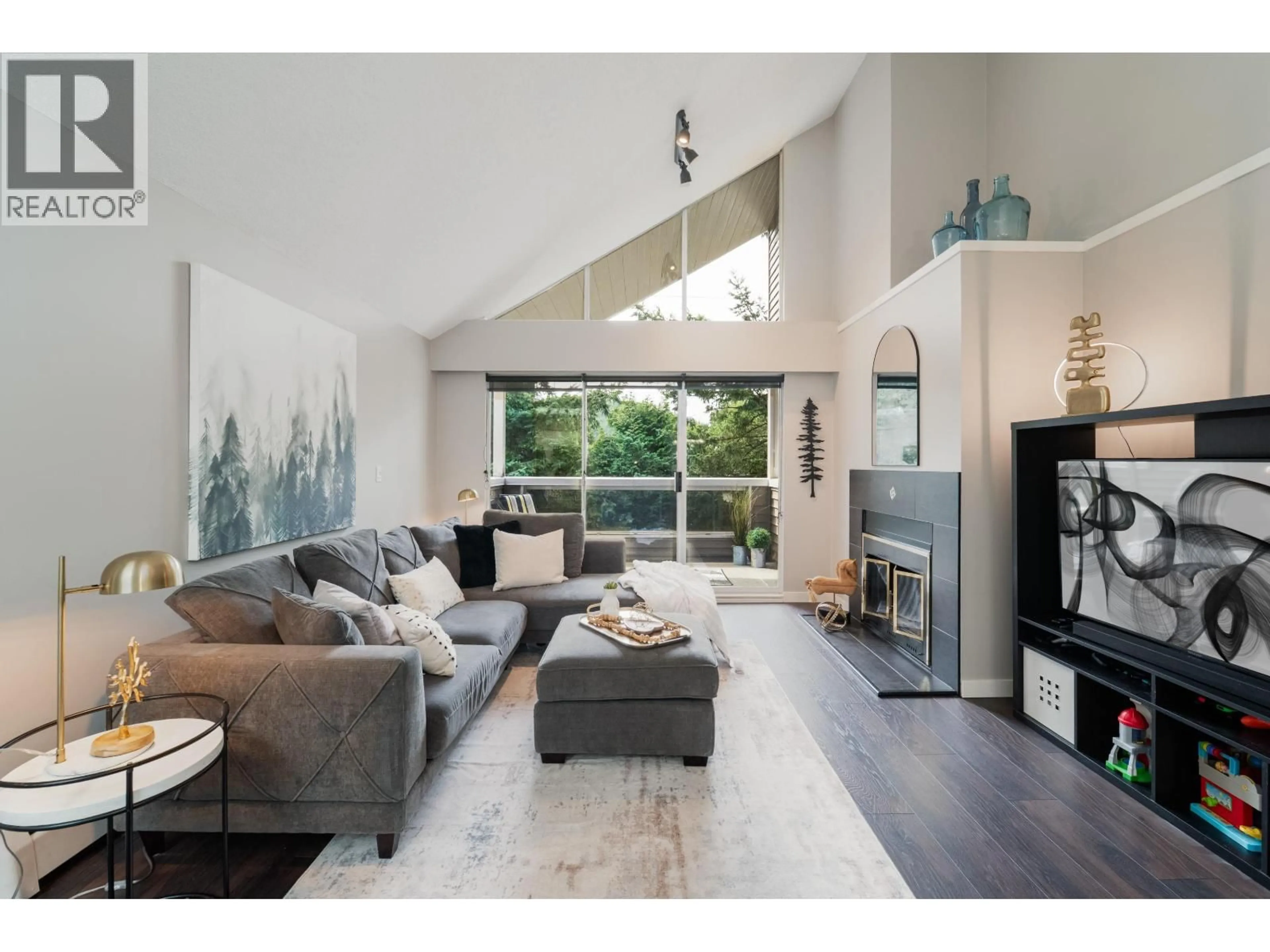 Living room with furniture, unknown for 307 - 932 ROBINSON STREET, Coquitlam British Columbia V3J7R8