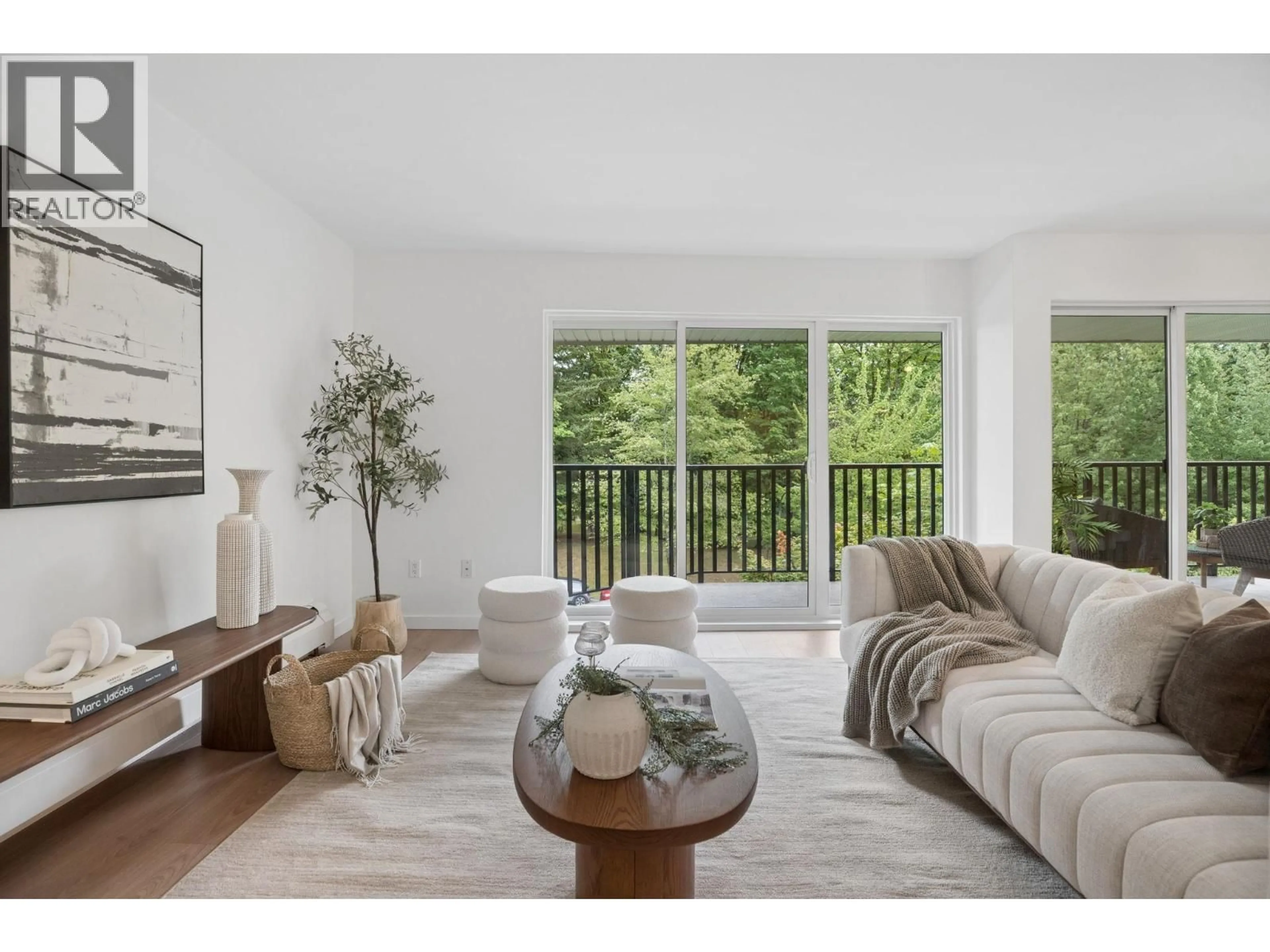 Living room with furniture, unknown for 305 - 1945 WOODWAY PLACE, Burnaby British Columbia V5B4S4