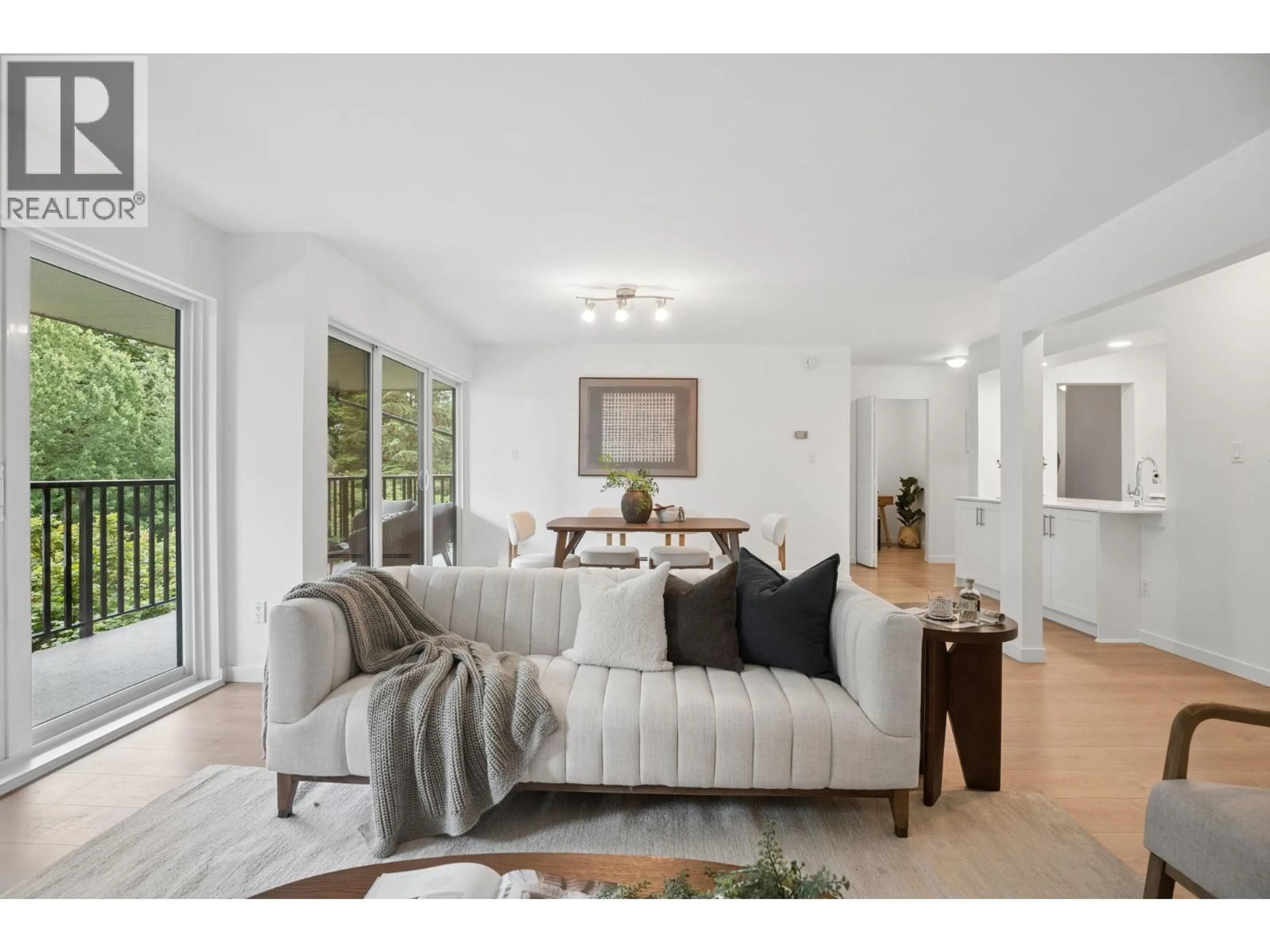 Living room with furniture, unknown for 305 - 1945 WOODWAY PLACE, Burnaby British Columbia V5B4S4