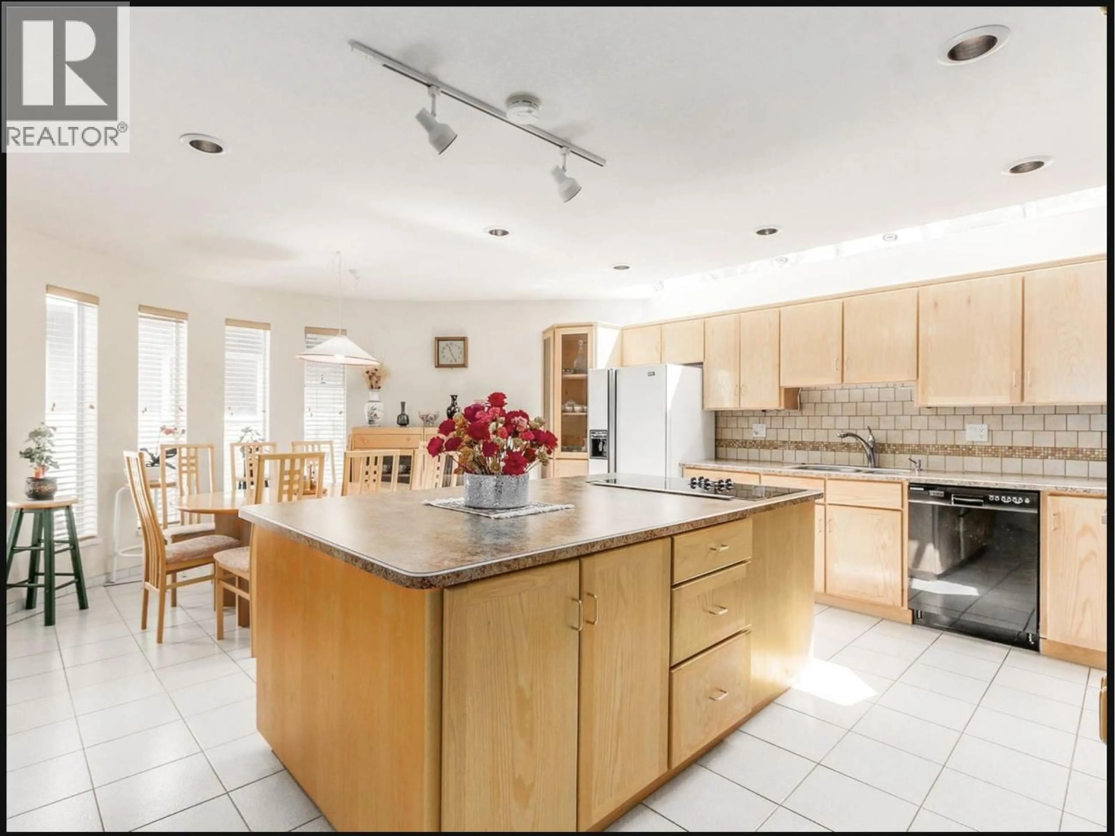 Open concept kitchen, ceramic/tile floor for 4055 31ST AVENUE, Vancouver British Columbia V6S1Y7