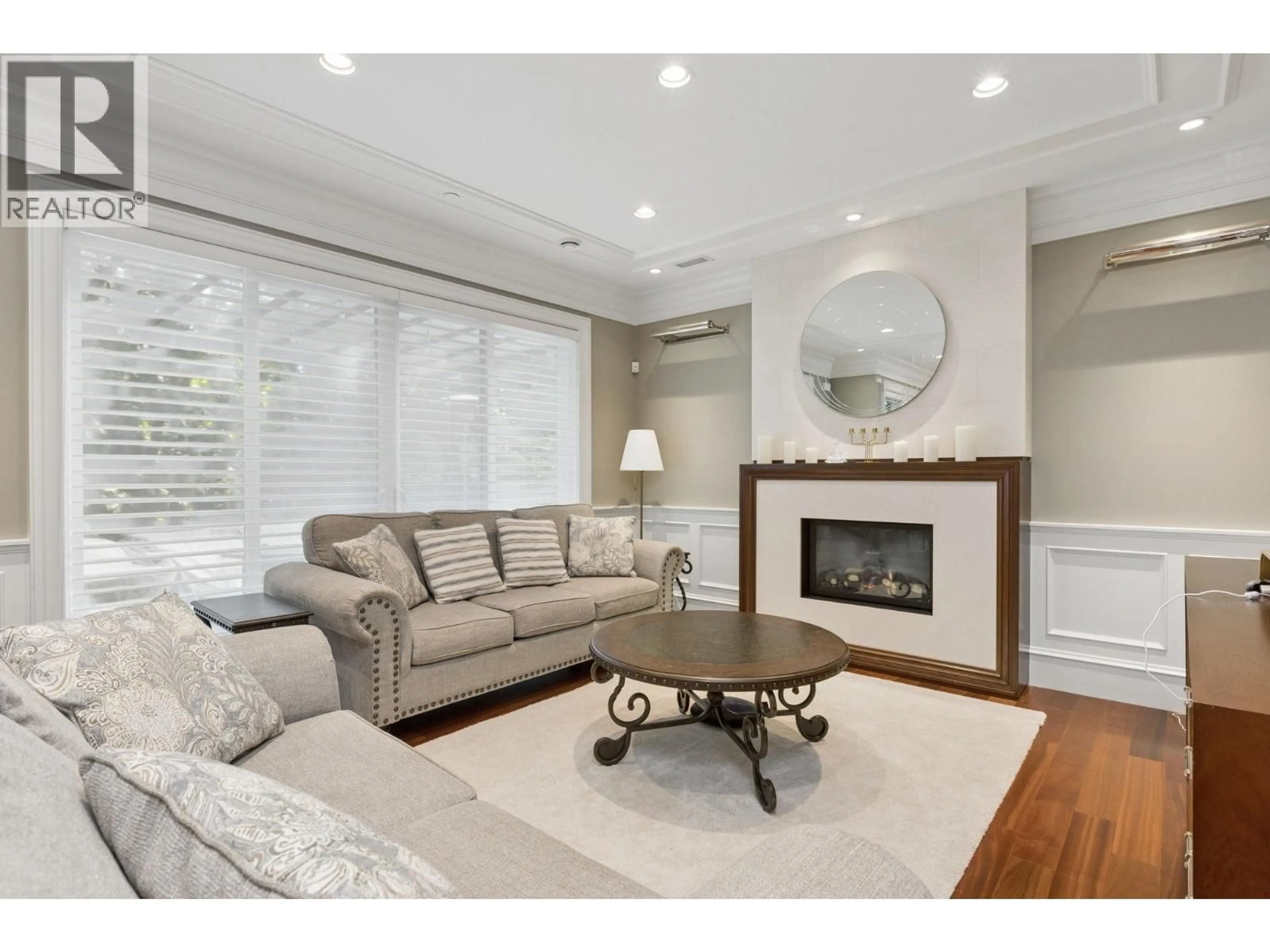 Living room with furniture, wood/laminate floor for 1250 SINCLAIR STREET, West Vancouver British Columbia V7V3W2