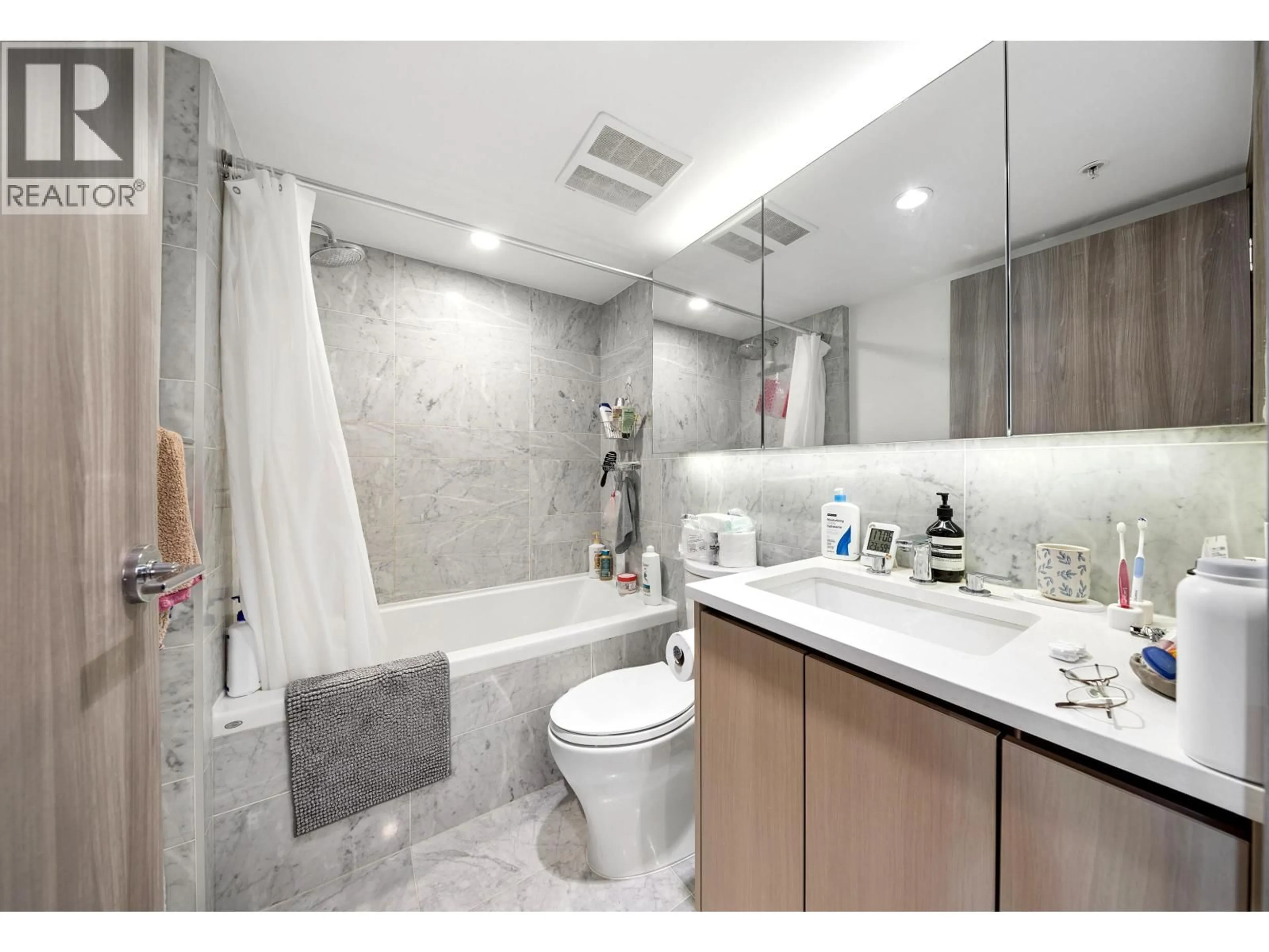 Contemporary bathroom, ceramic/tile floor for 512 - 433 MARINE DRIVE, Vancouver British Columbia V5X0H5