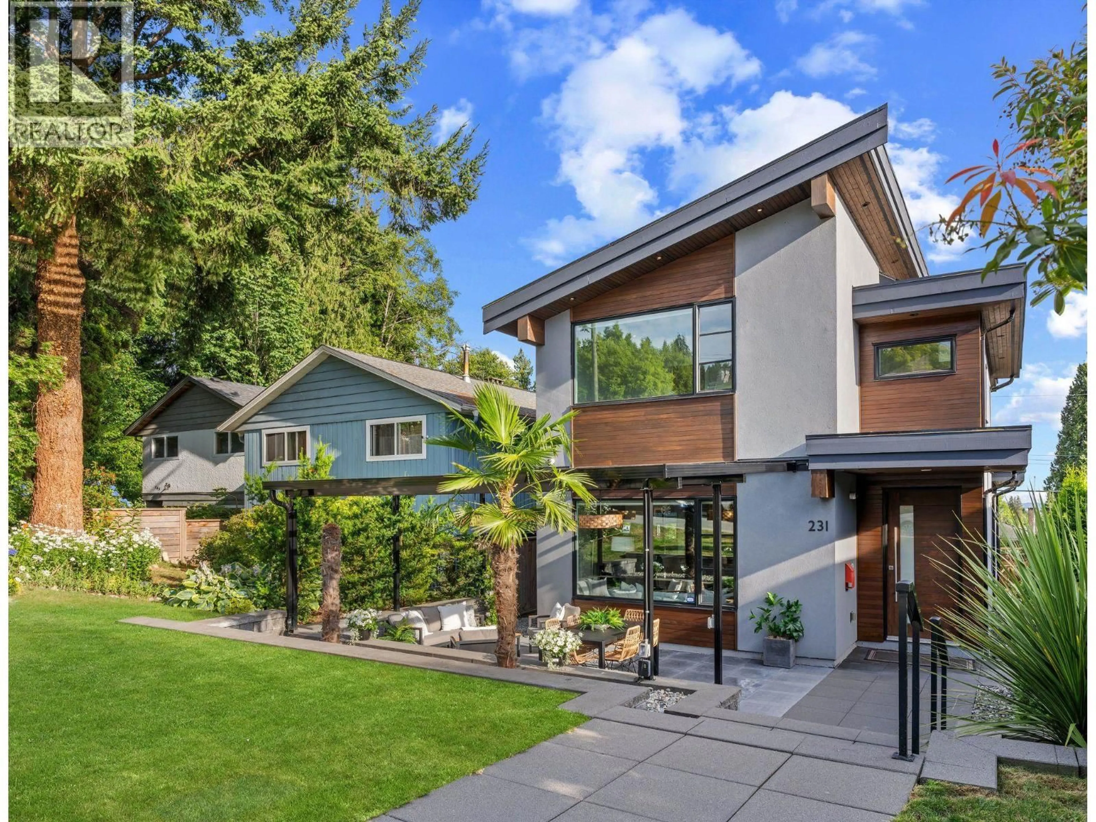Home with vinyl exterior material, street for 231 27 STREET, North Vancouver British Columbia V7N1B7