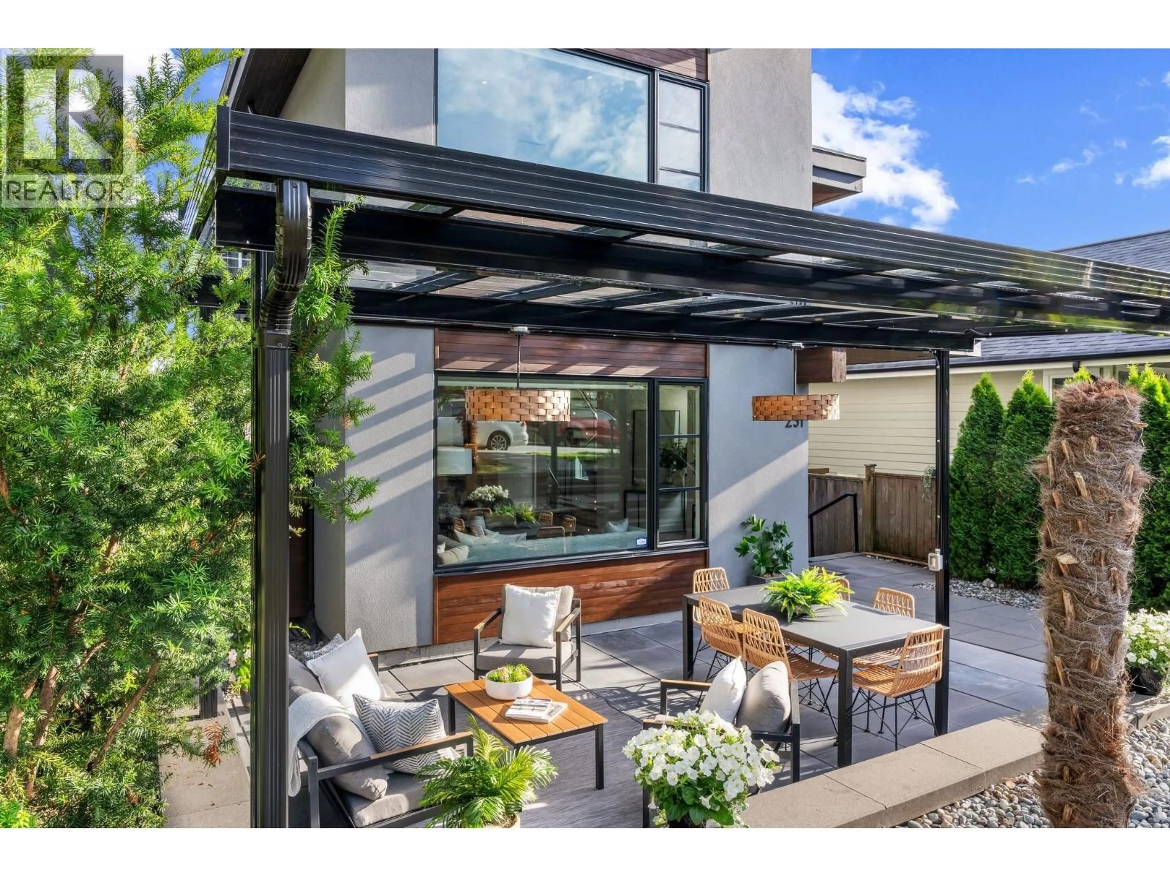 Patio, street for 231 27 STREET, North Vancouver British Columbia V7N1B7