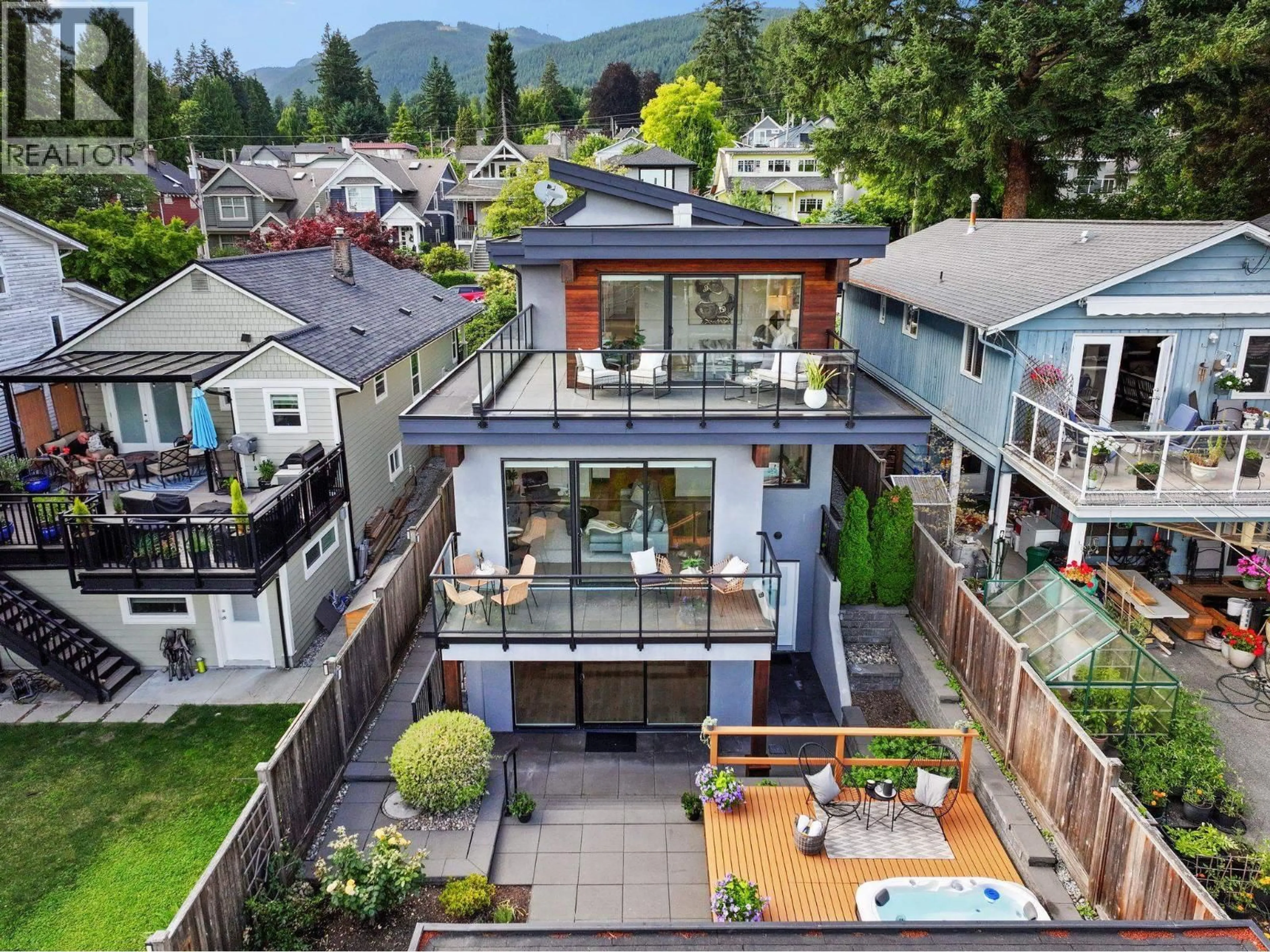 A pic from outside/outdoor area/front of a property/back of a property/a pic from drone, mountain view for 231 27 STREET, North Vancouver British Columbia V7N1B7