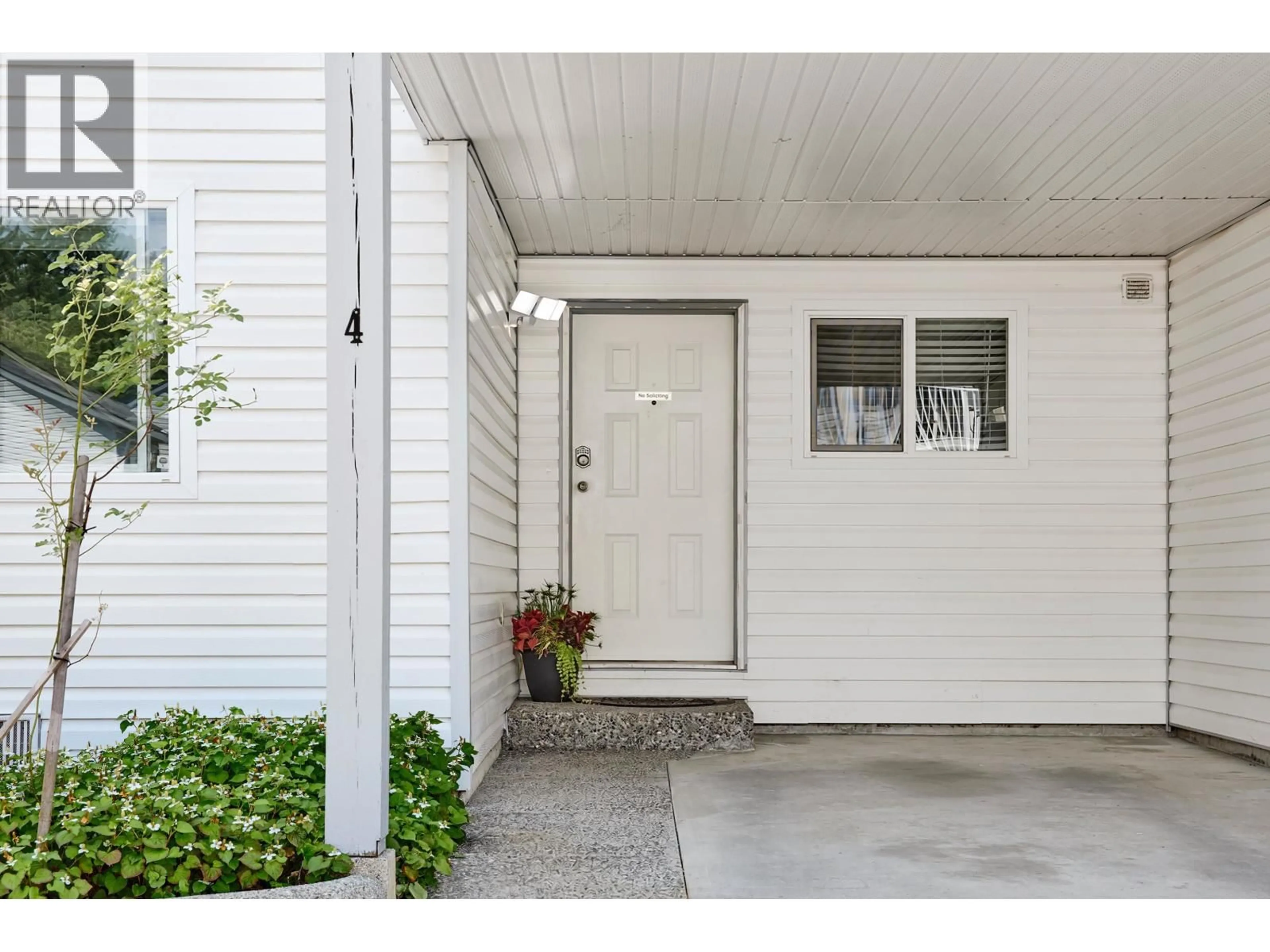 Indoor entryway for 4 - 12070 207A STREET, Maple Ridge British Columbia V2X9X9