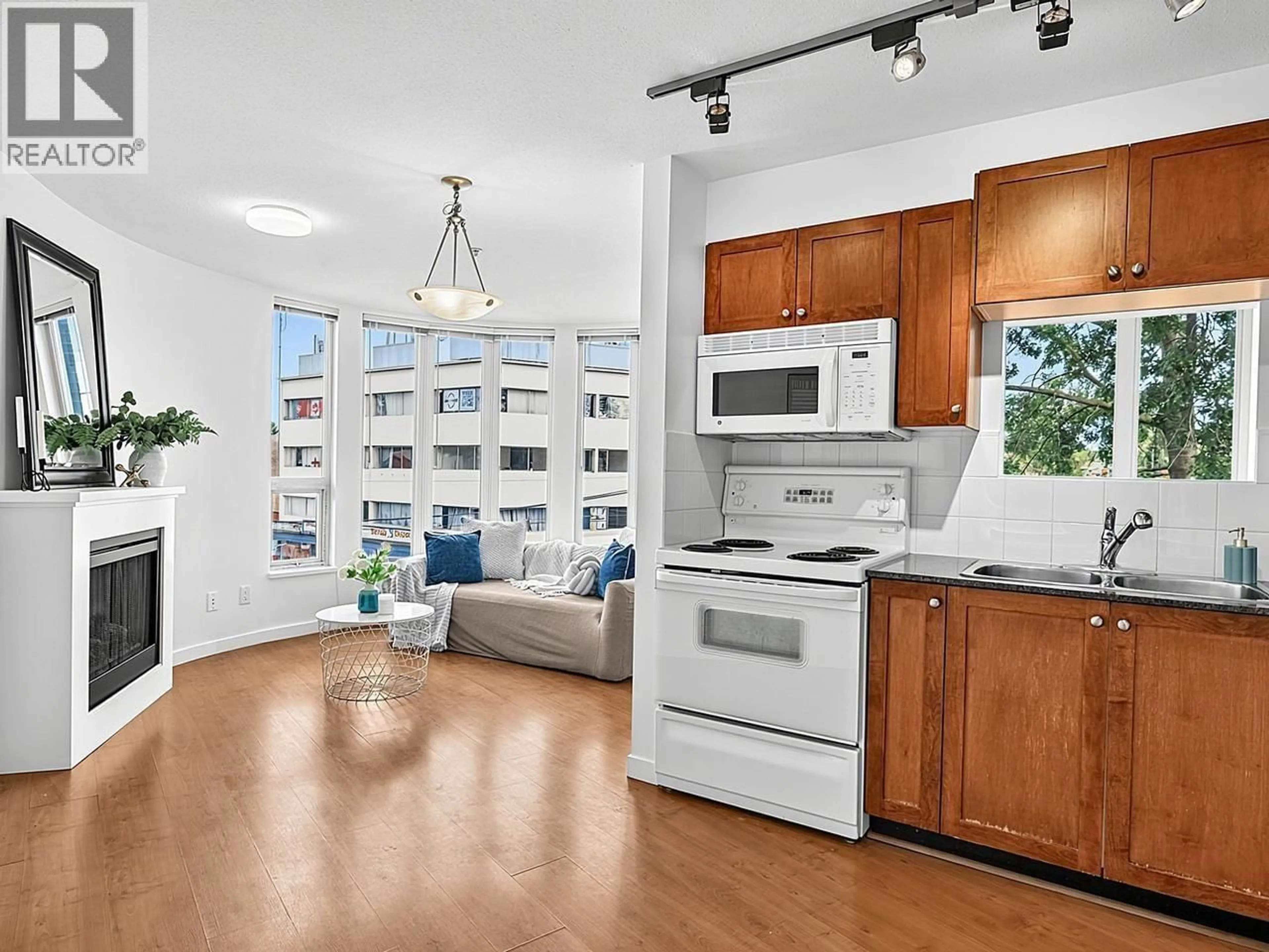 Open concept kitchen, unknown for 309 - 3089 OAK STREET, Vancouver British Columbia V6H2K8