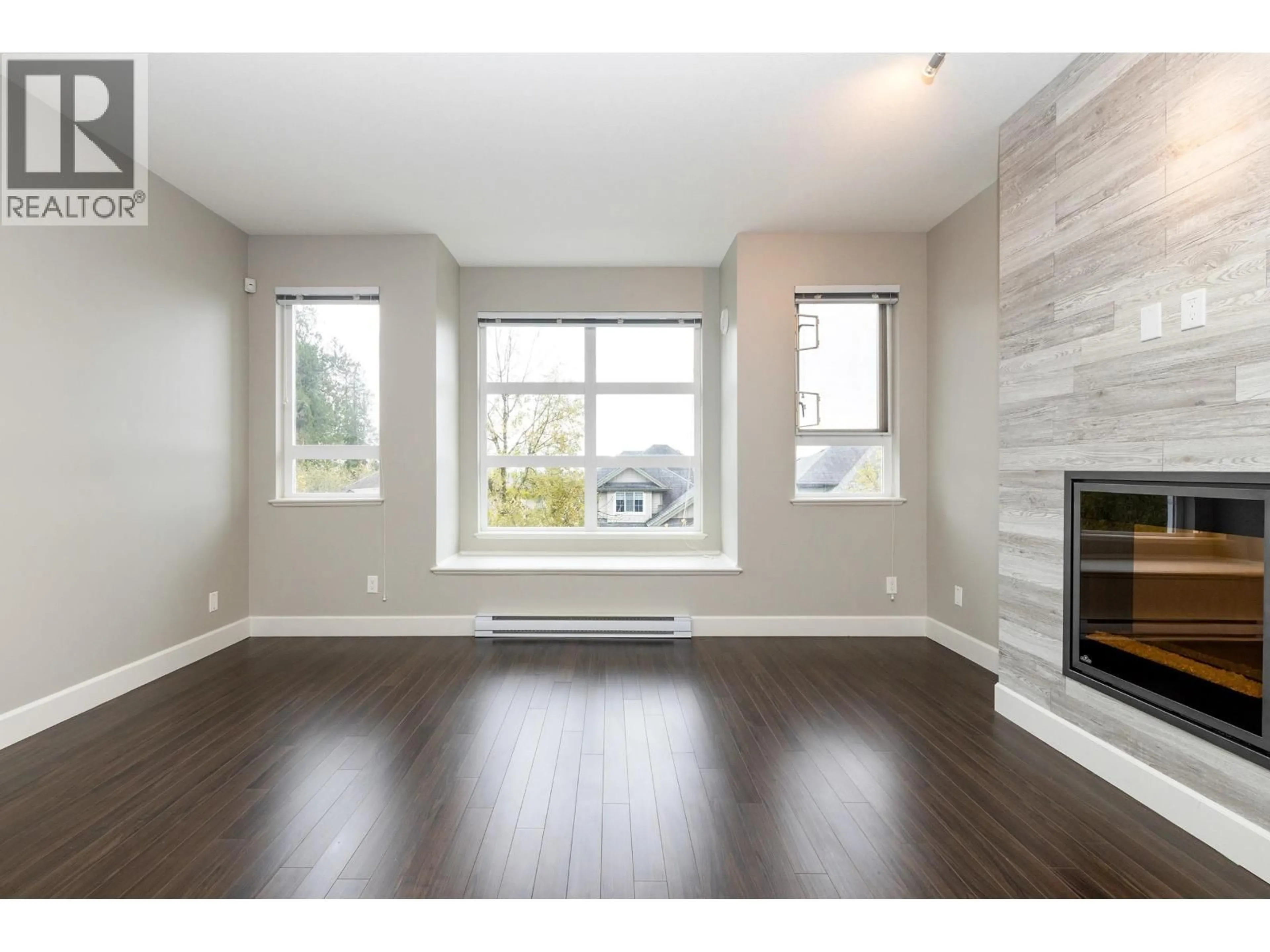 Living room with furniture, wood/laminate floor for 30 - 3431 GALLOWAY AVENUE, Coquitlam British Columbia V3E0G8