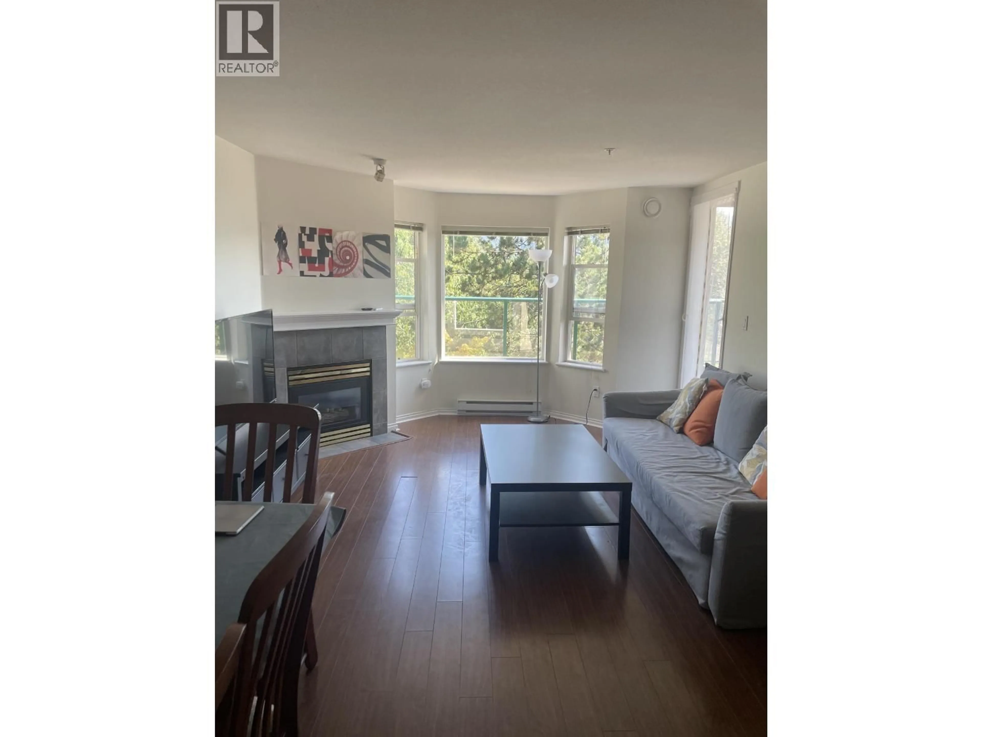 Living room with furniture, wood/laminate floor for 305 - 121 SHORELINE CIRCLE, Port Moody British Columbia V3H5G2