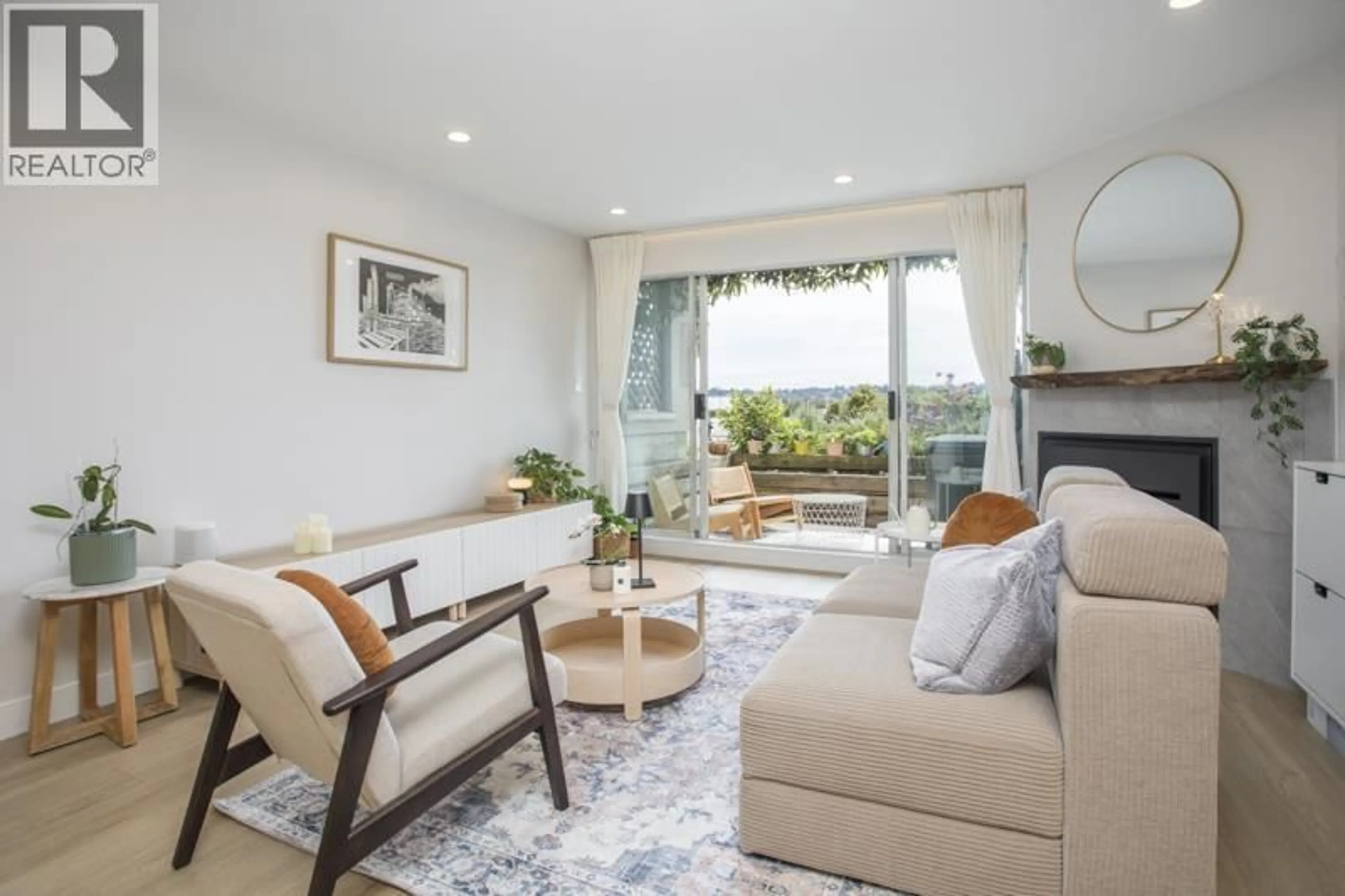 Living room with furniture, unknown for 101 - 3 K DE K COURT COURT, New Westminster British Columbia V3M6B6