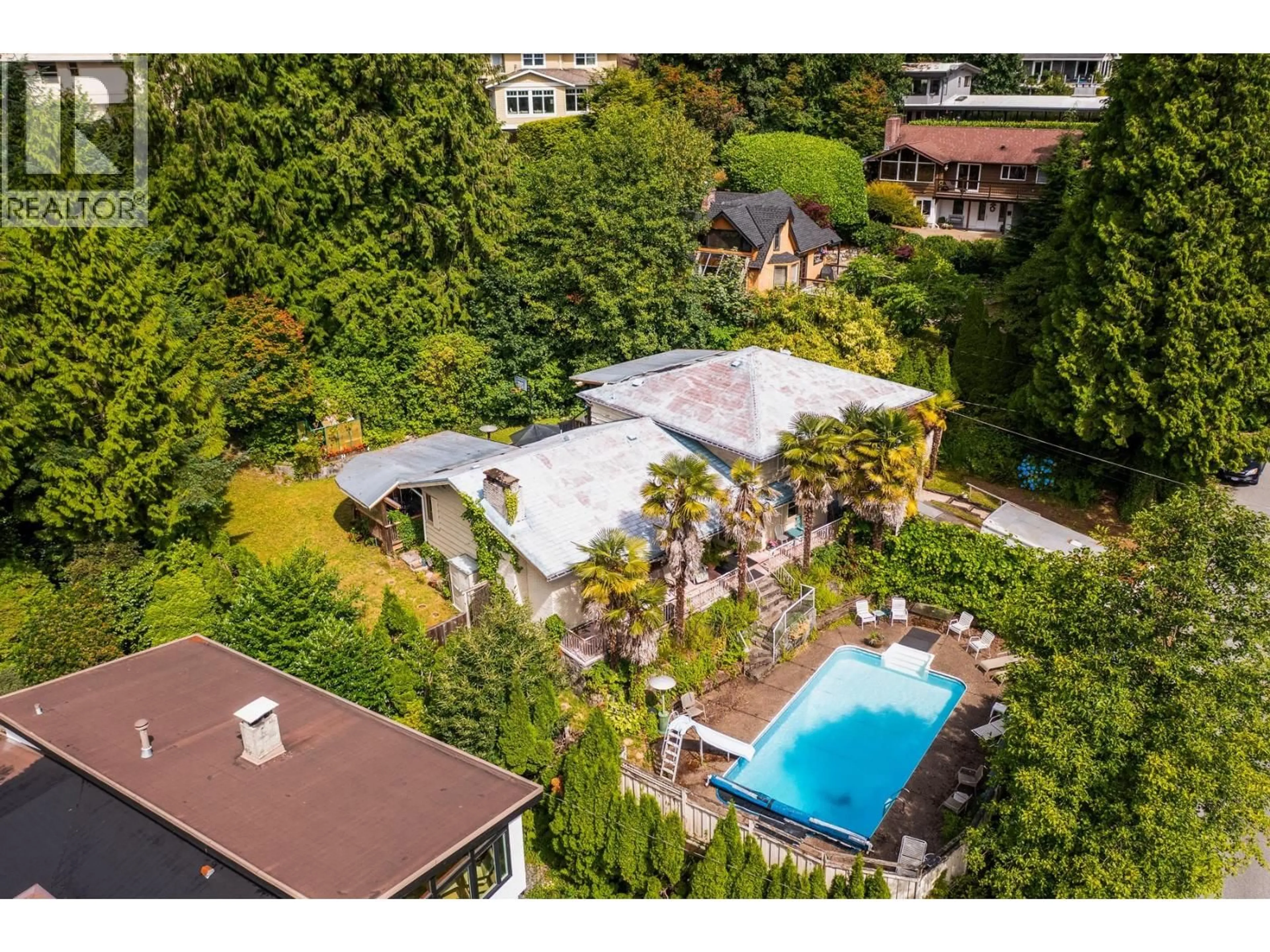 A pic from outside/outdoor area/front of a property/back of a property/a pic from drone, unknown for 4535 MOUNTAIN HIGHWAY, North Vancouver British Columbia V7K2K7