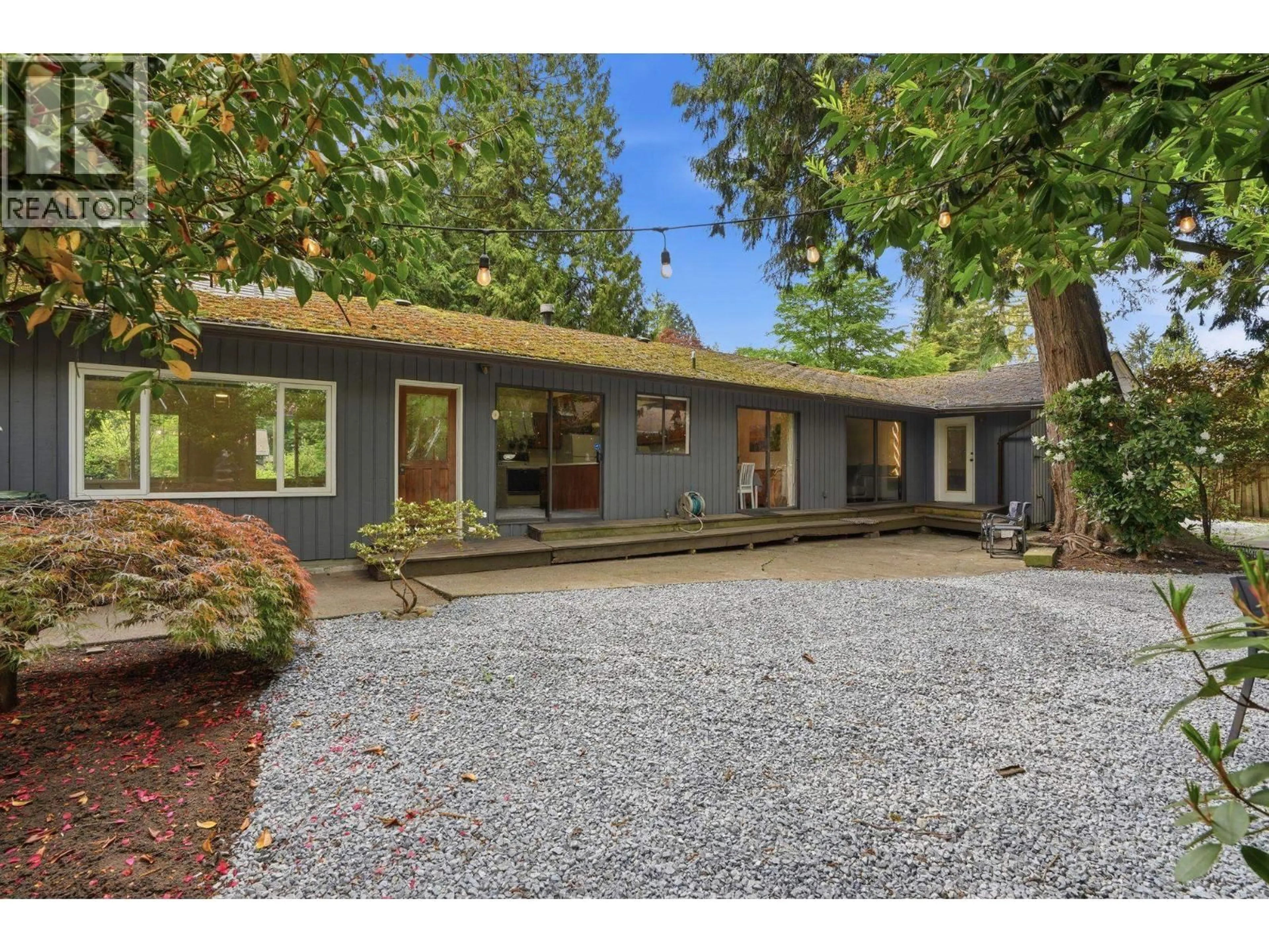 Home with vinyl exterior material, street for 909 SEYMOUR BOULEVARD, North Vancouver British Columbia V7J2J7