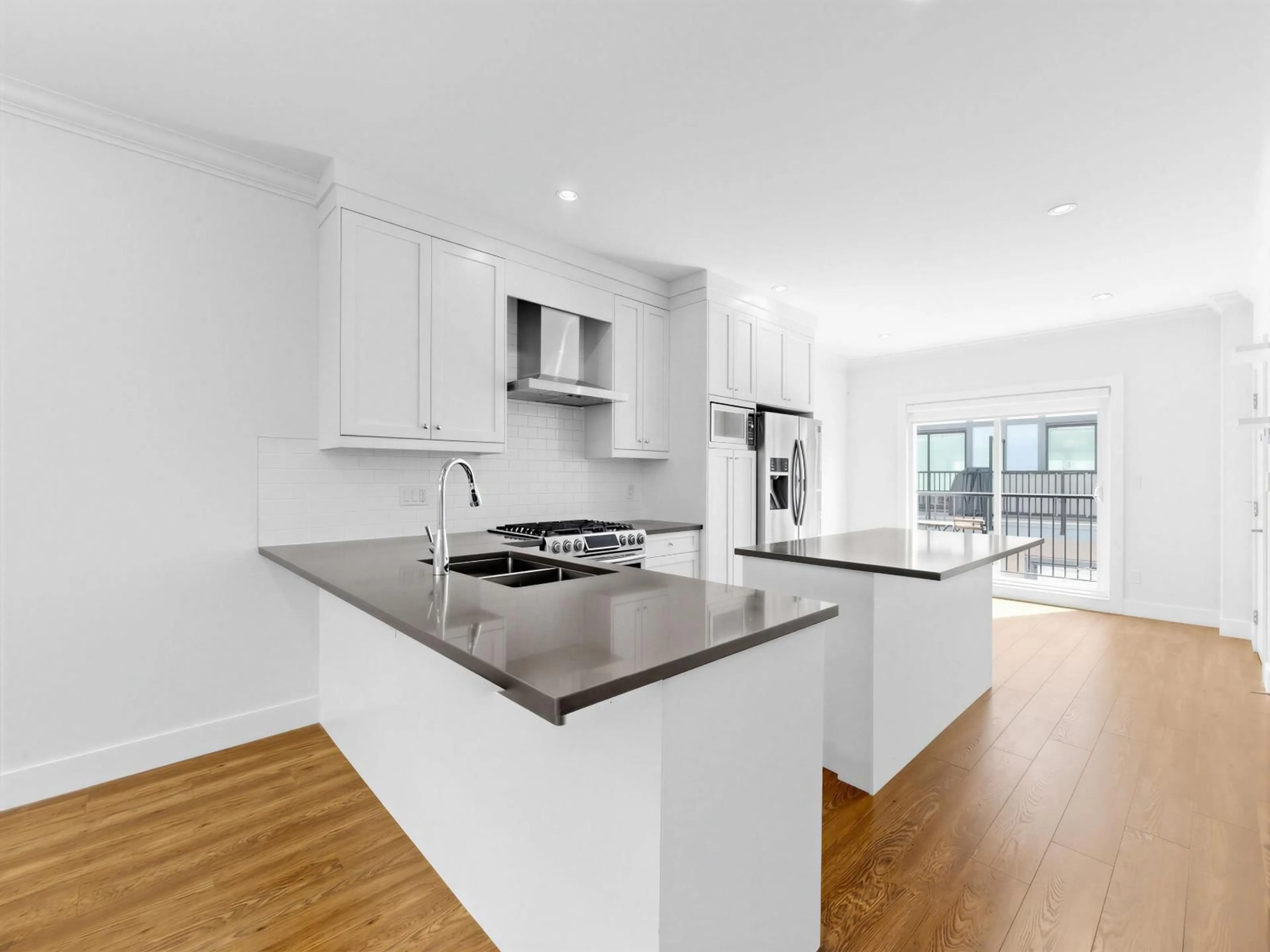 Open concept kitchen, wood/laminate floor for 5 - 16361 23A AVENUE, Surrey British Columbia V3Z0V9