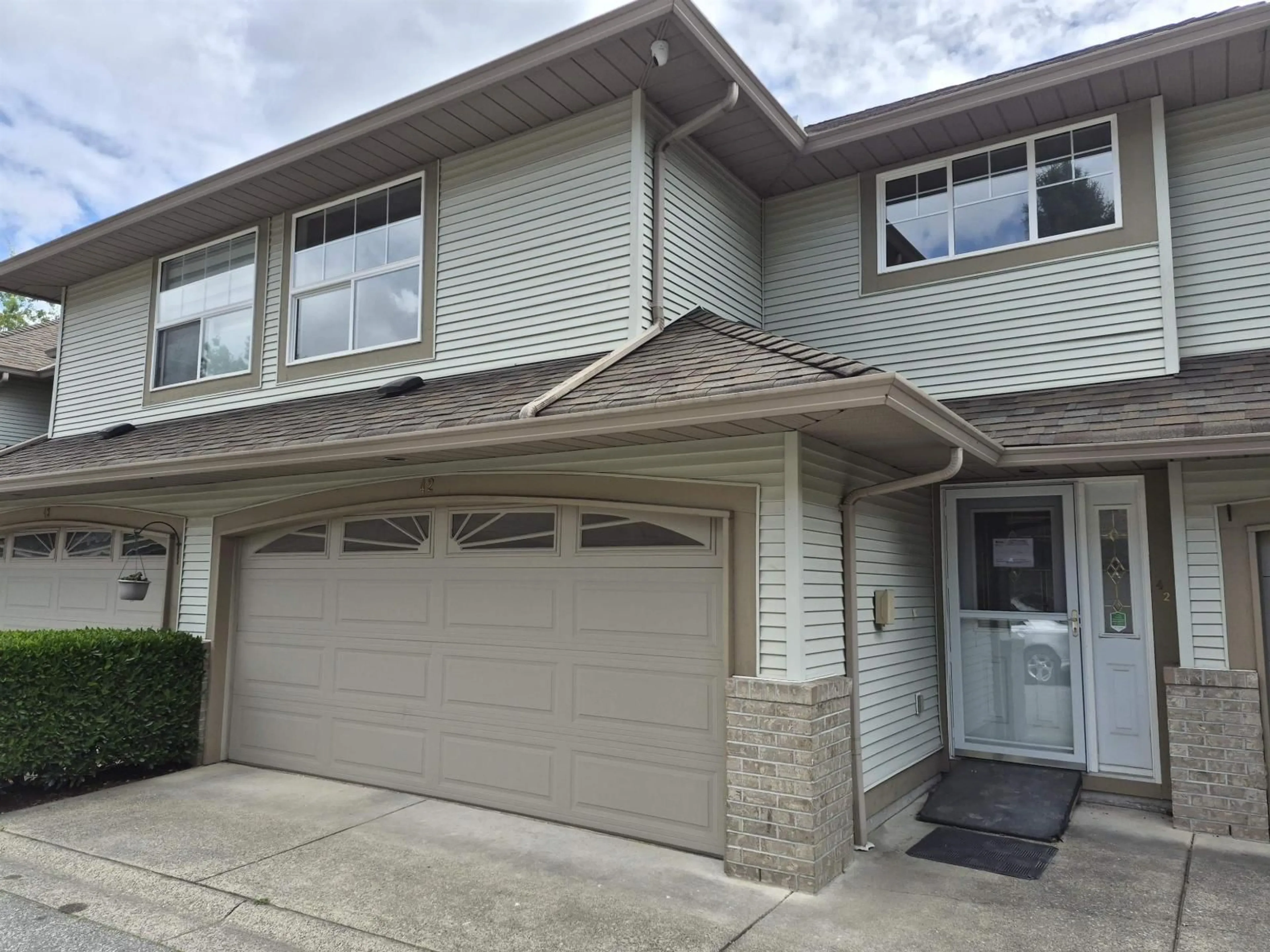 Home with vinyl exterior material, street for 42 - 12165 75 AVENUE, Surrey British Columbia V3W0W7