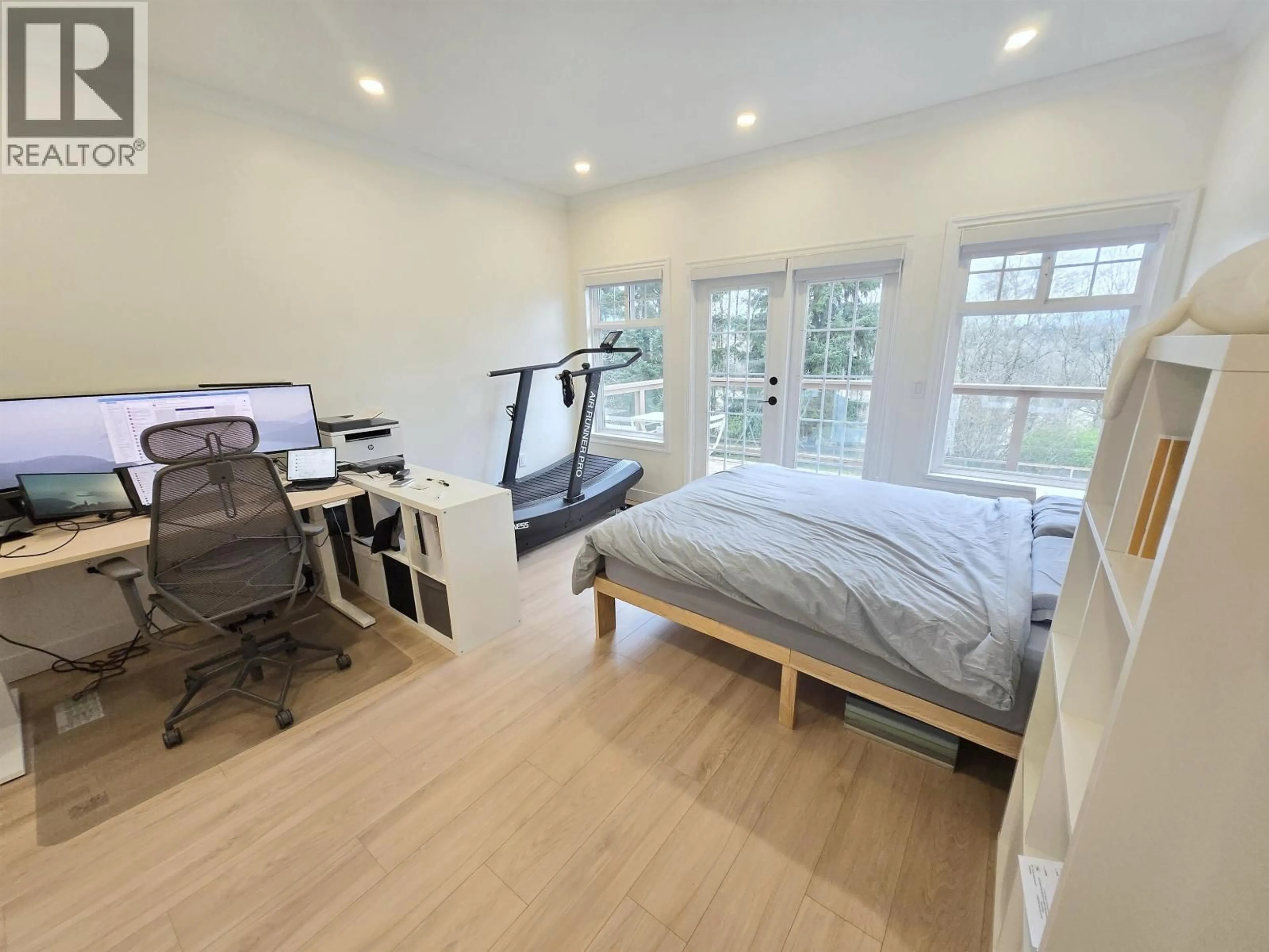 A pic of a room for 20 - 5201 OAKMOUNT CRESCENT, Burnaby British Columbia V5H4S8
