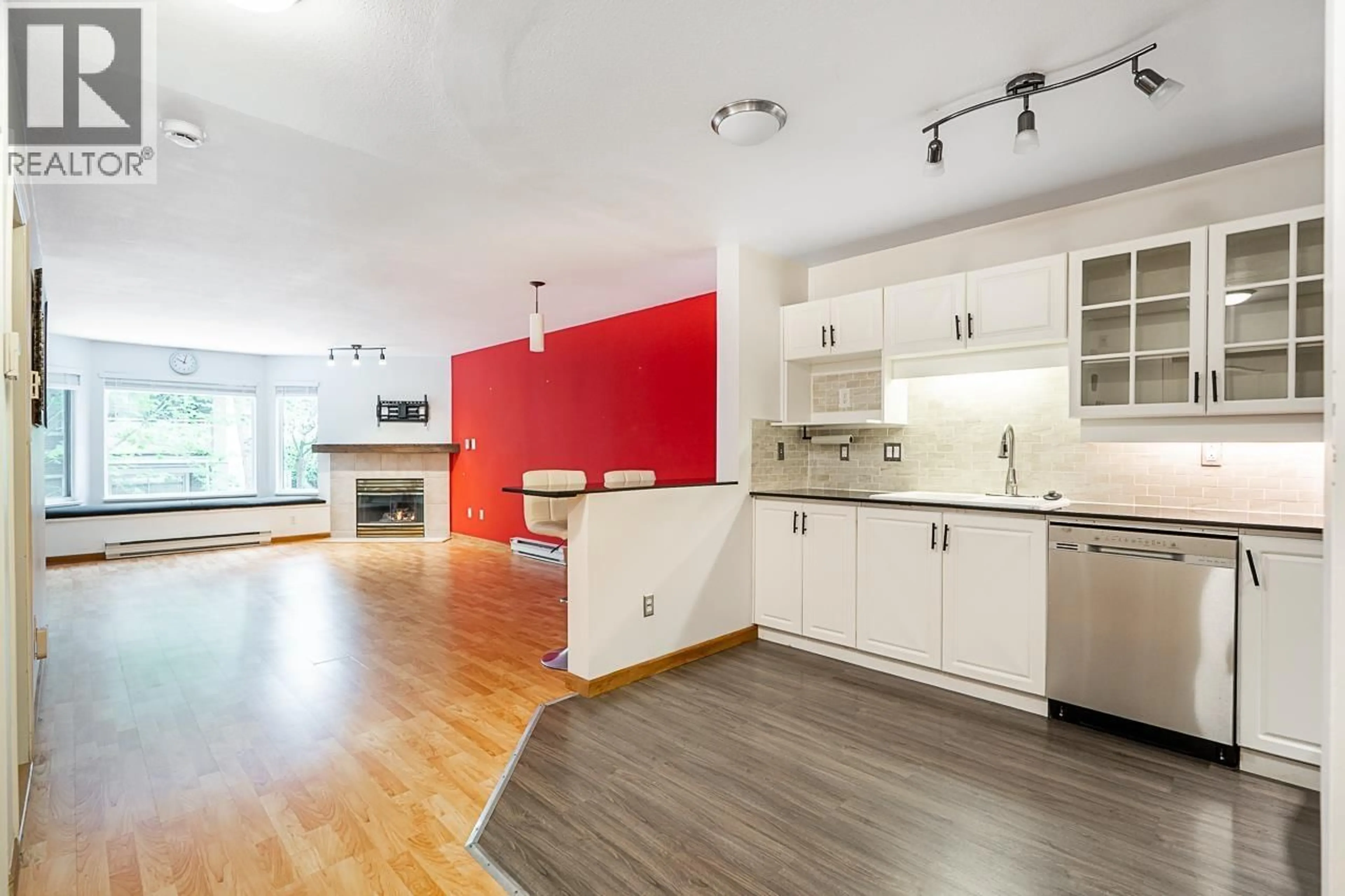 Open concept kitchen, wood/laminate floor for 314 - 3183 ESMOND AVENUE, Burnaby British Columbia V5G4V6