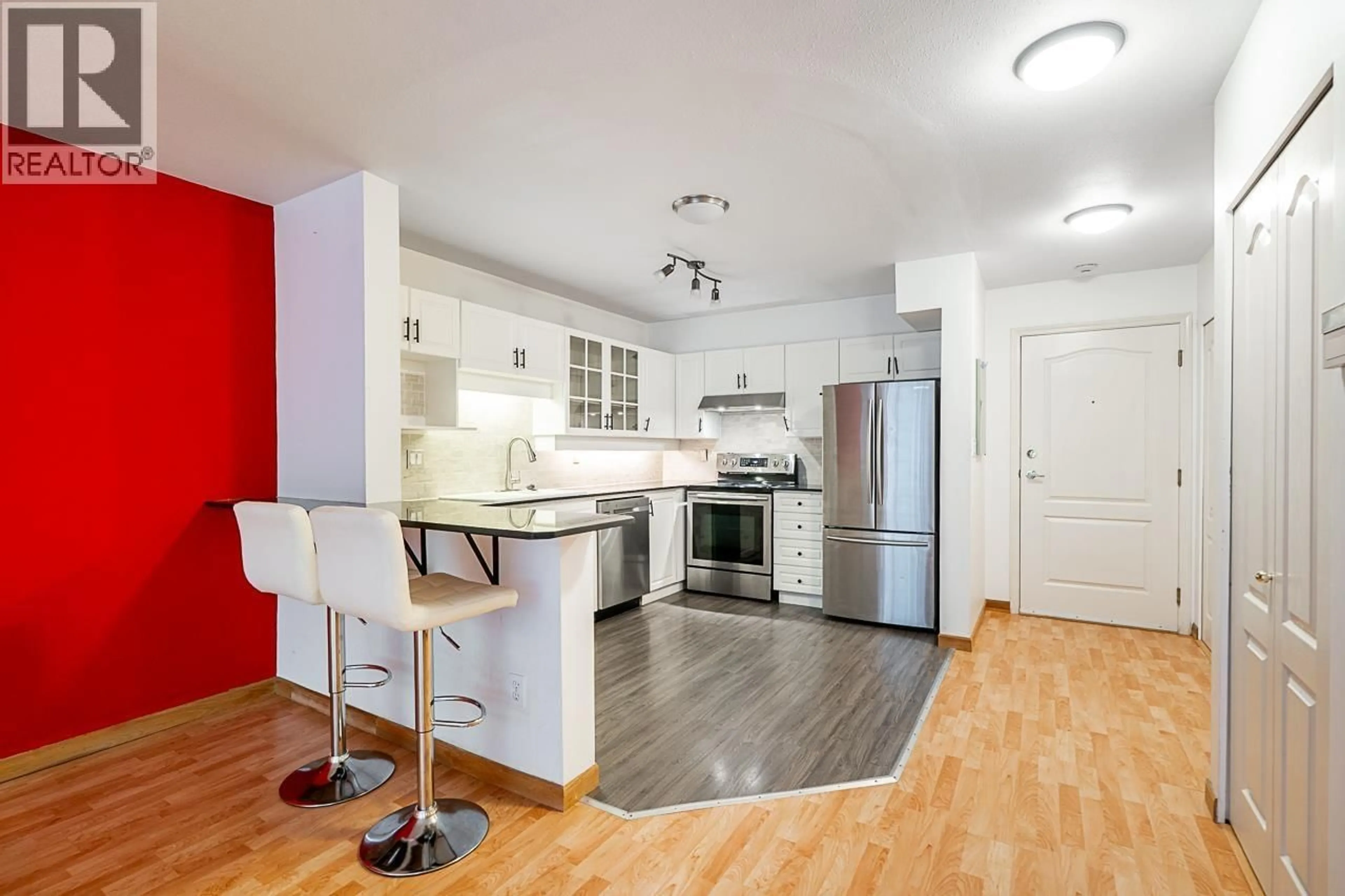 Open concept kitchen, wood/laminate floor for 314 - 3183 ESMOND AVENUE, Burnaby British Columbia V5G4V6