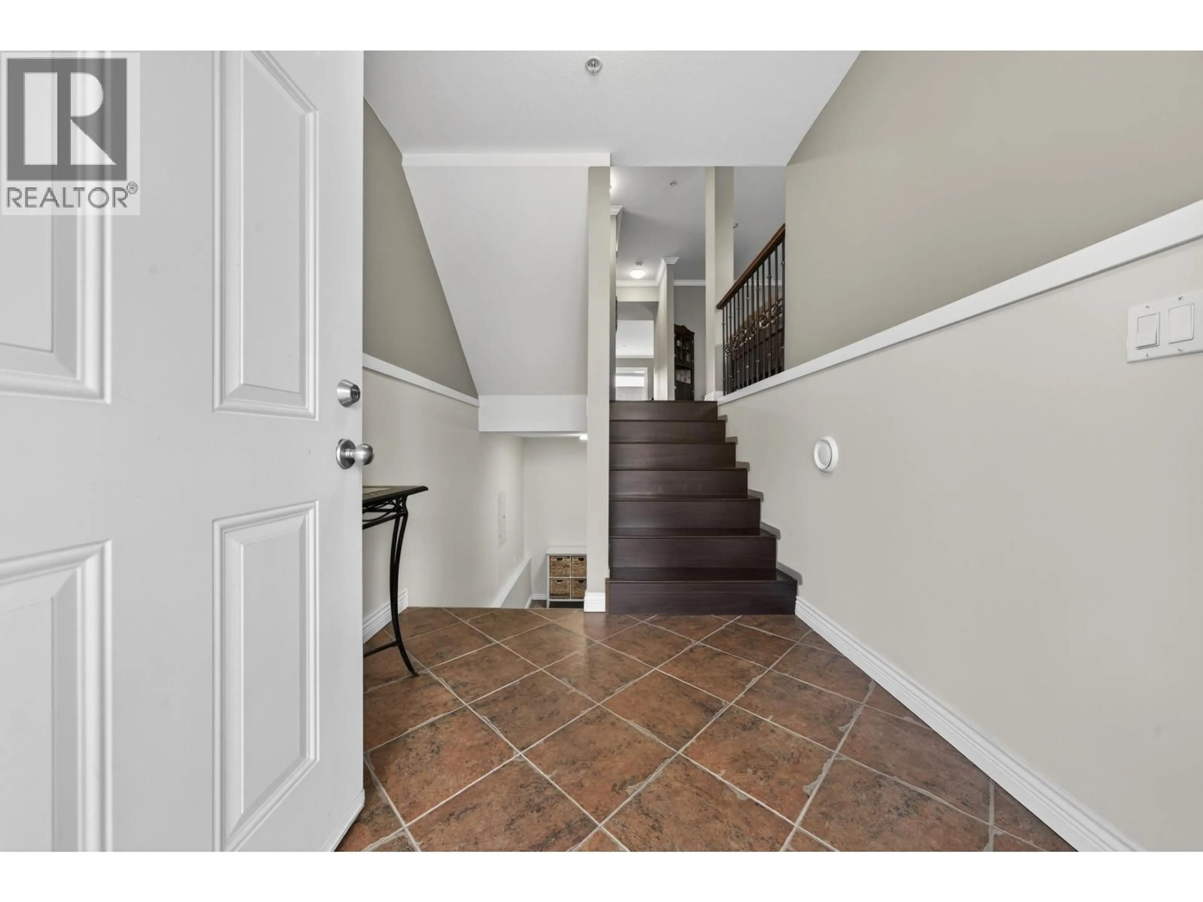Indoor entryway for 11812 191A STREET, Pitt Meadows British Columbia V3Y0A4