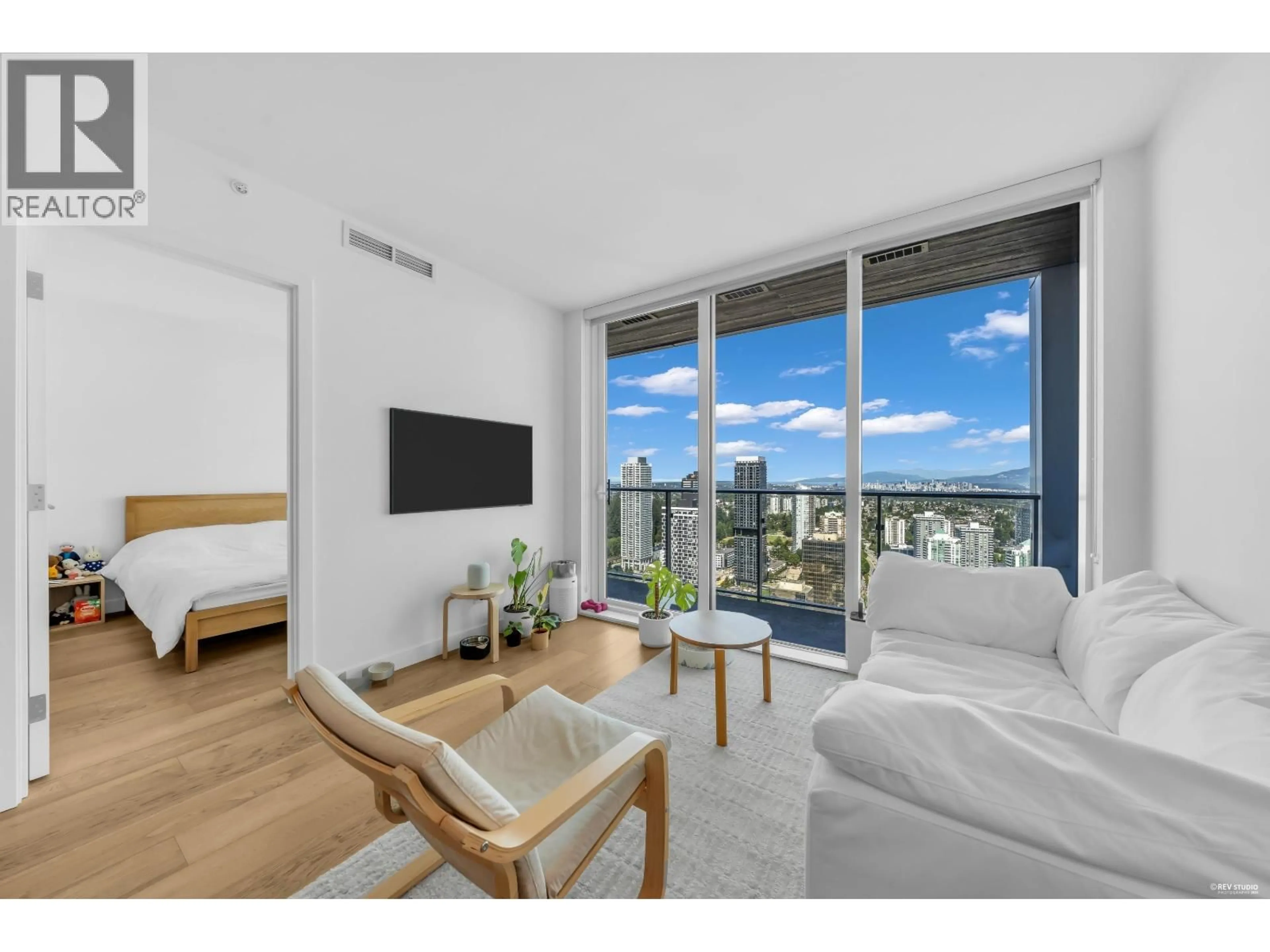 Living room with furniture, wood/laminate floor for 3906 - 6000 MCKAY AVENUE, Burnaby British Columbia V5H0K2
