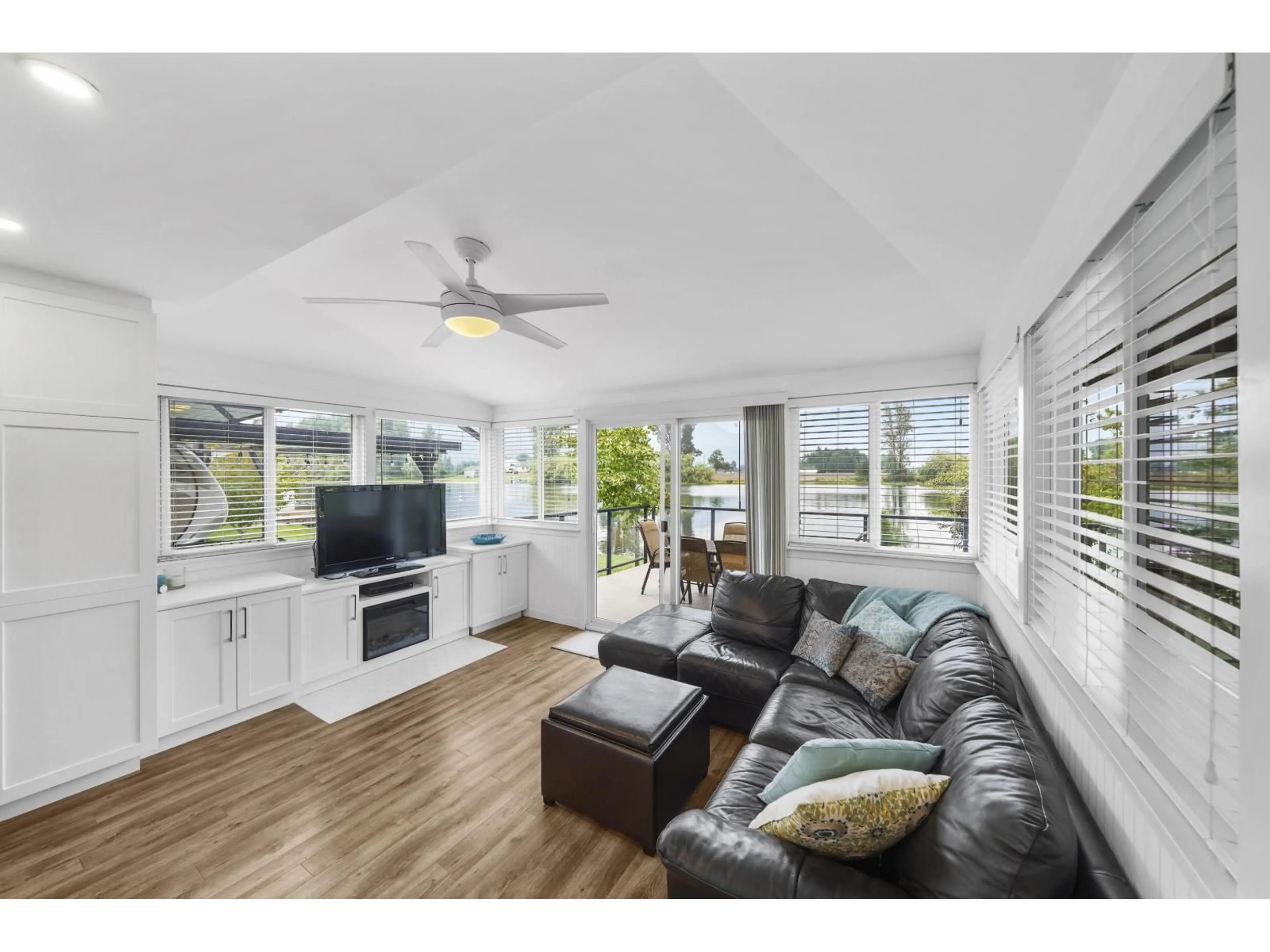 Living room with furniture, unknown for 149 152 - 8400 SHOOK ROAD, Mission British Columbia V2V7L3