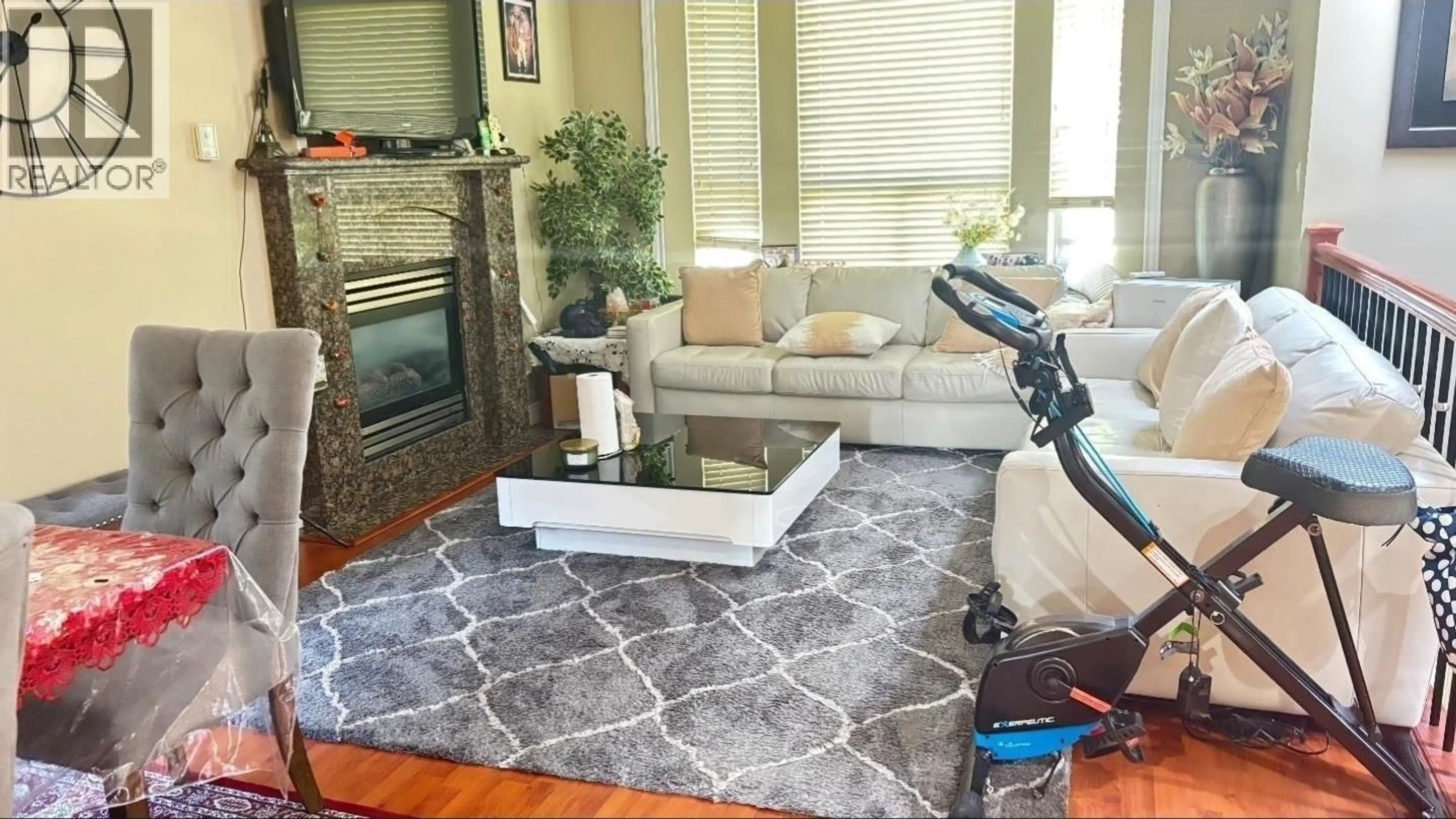 Living room with furniture, unknown for 6128 ST CATHERINE STREET, Vancouver British Columbia V5W3G6