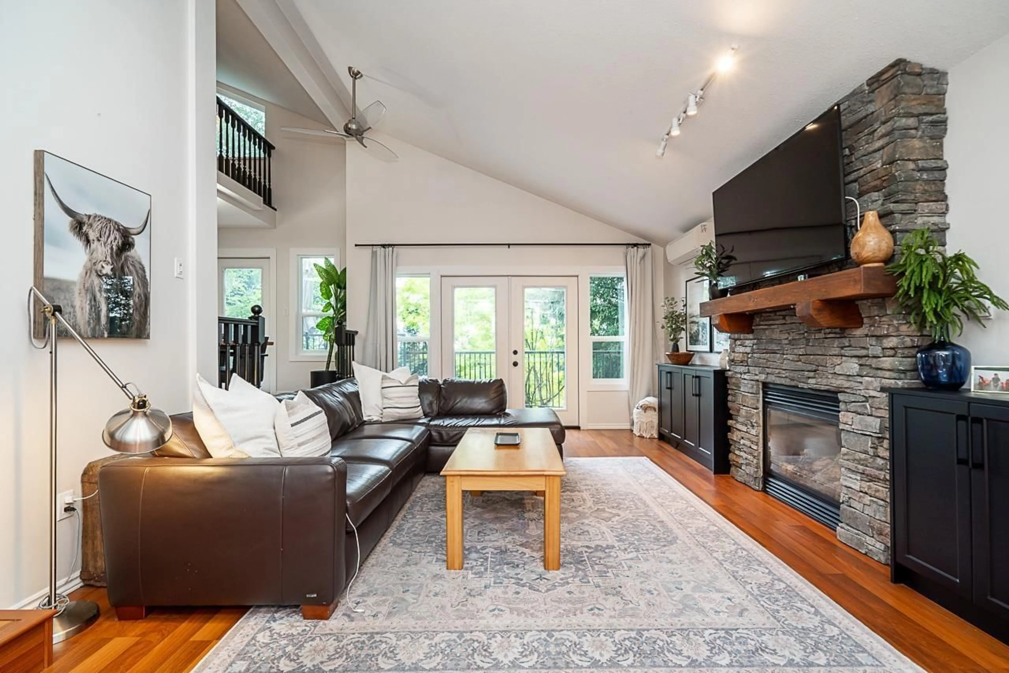 Living room with furniture, unknown for 2724 ST. MORITZ WAY, Abbotsford British Columbia V3G1C3