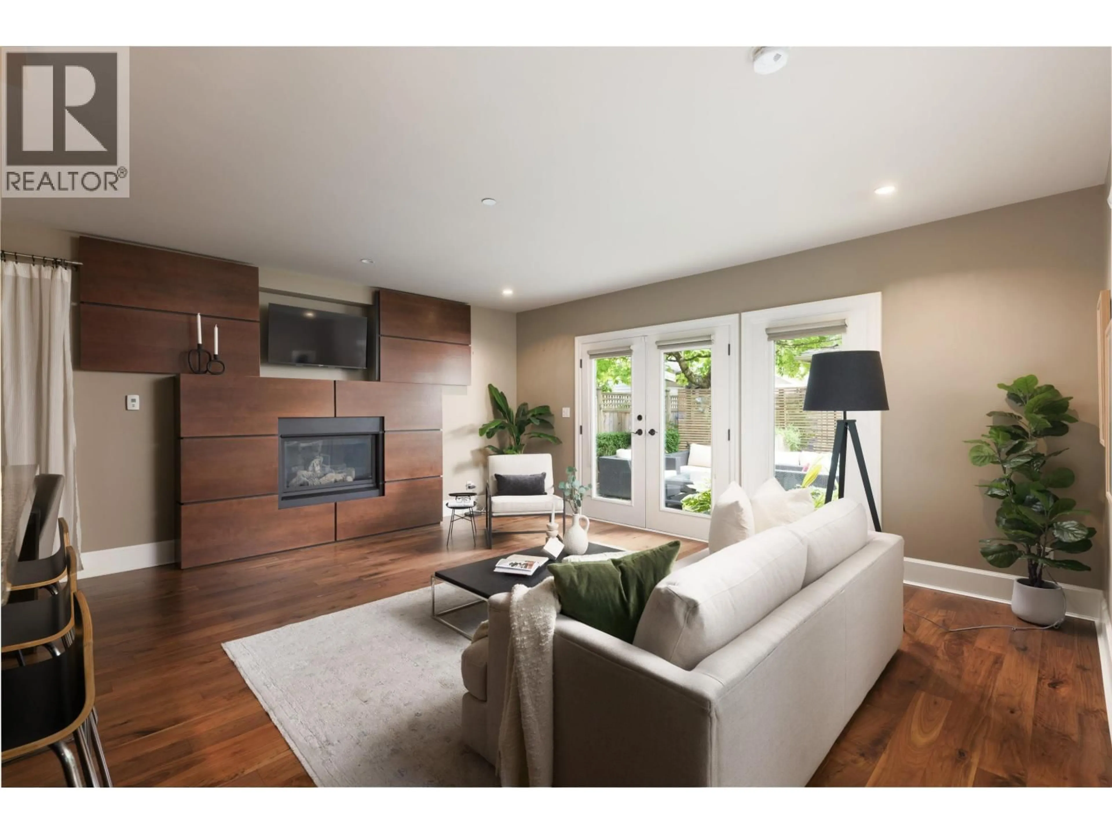 Living room with furniture, wood/laminate floor for 850 10TH AVENUE, Vancouver British Columbia V5T2B1