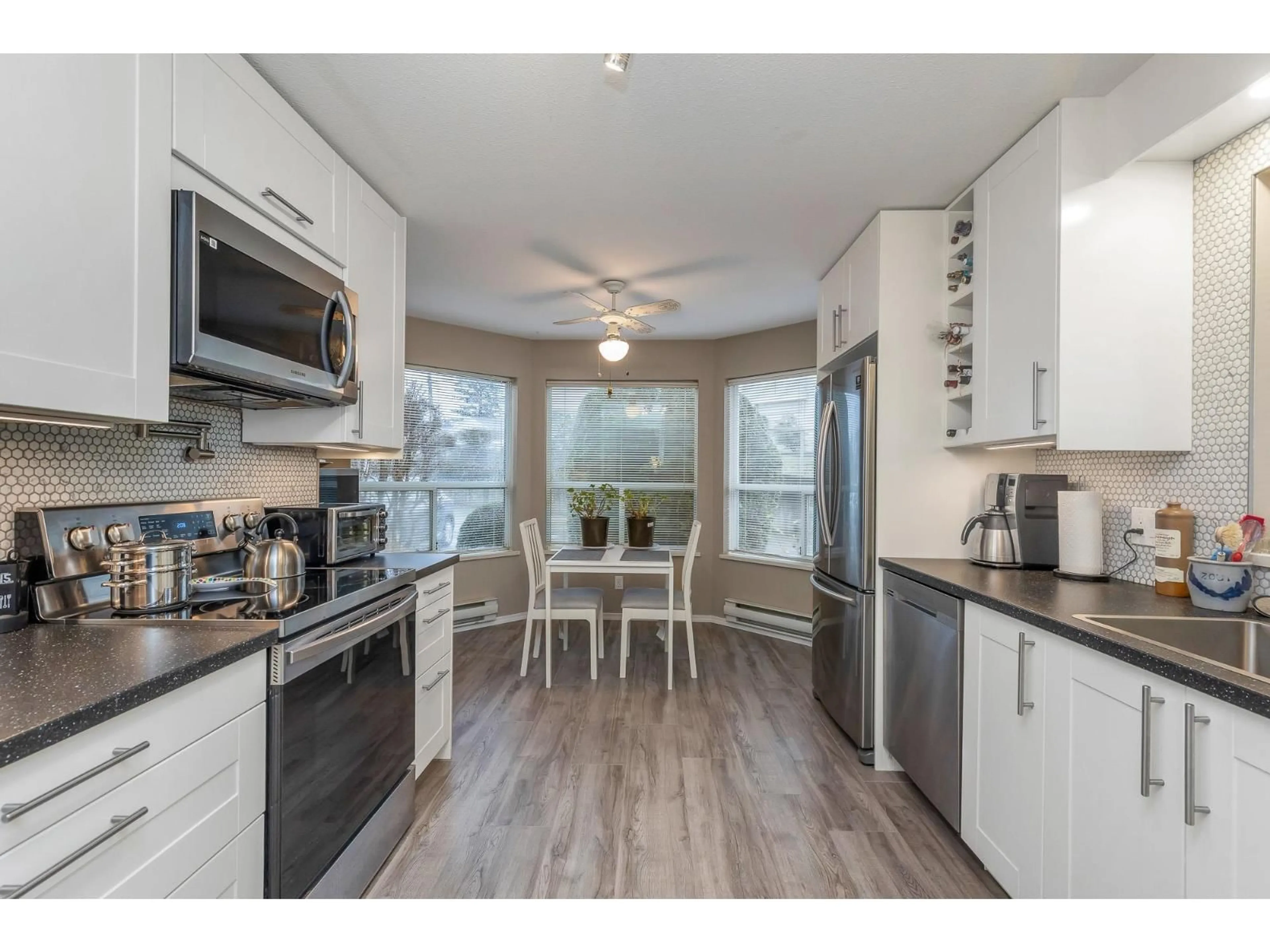 Open concept kitchen, wood/laminate floor for 47 - 3380 GLADWIN ROAD, Abbotsford British Columbia V2S7G1