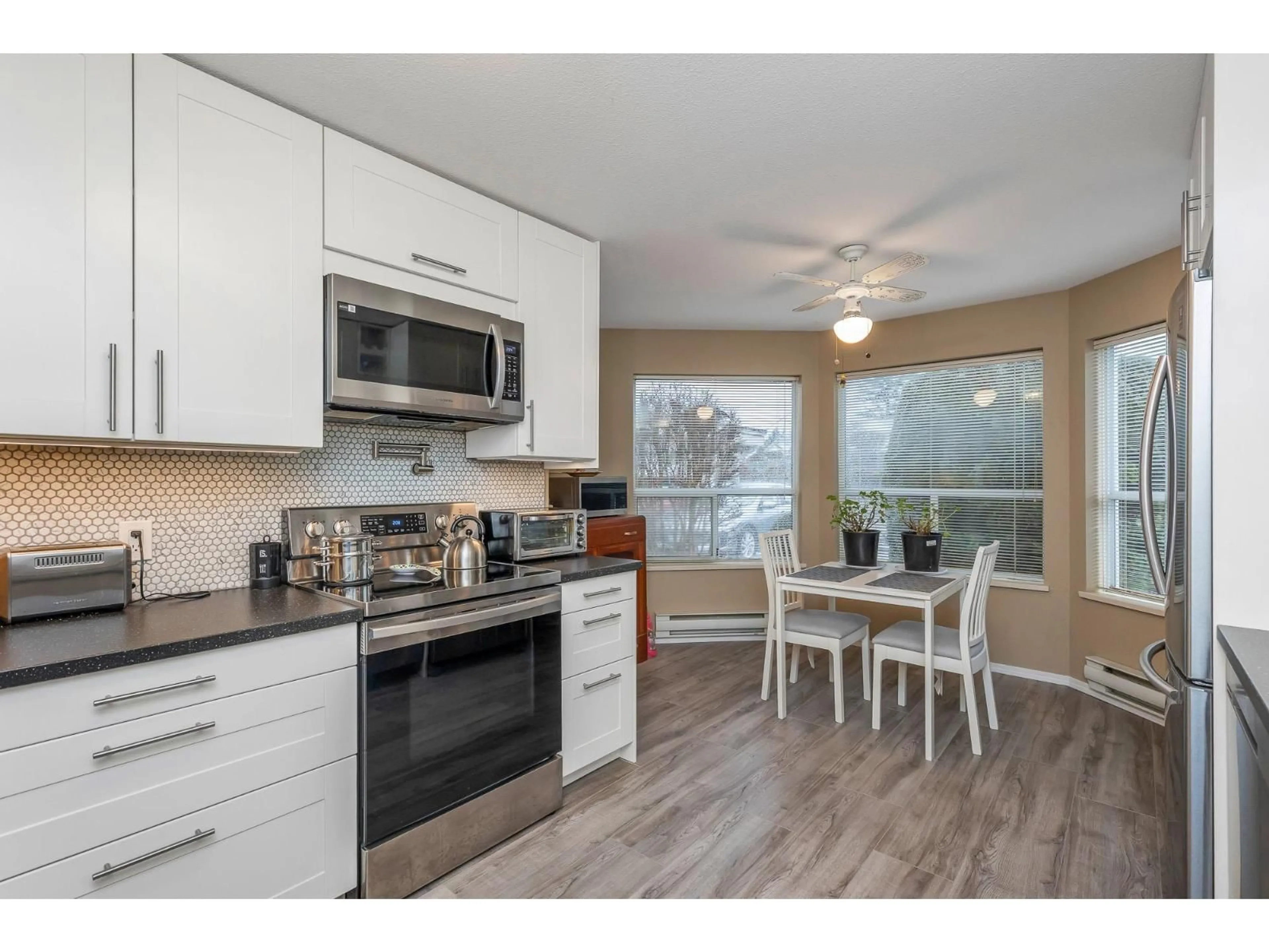 Open concept kitchen, wood/laminate floor for 47 - 3380 GLADWIN ROAD, Abbotsford British Columbia V2S7G1