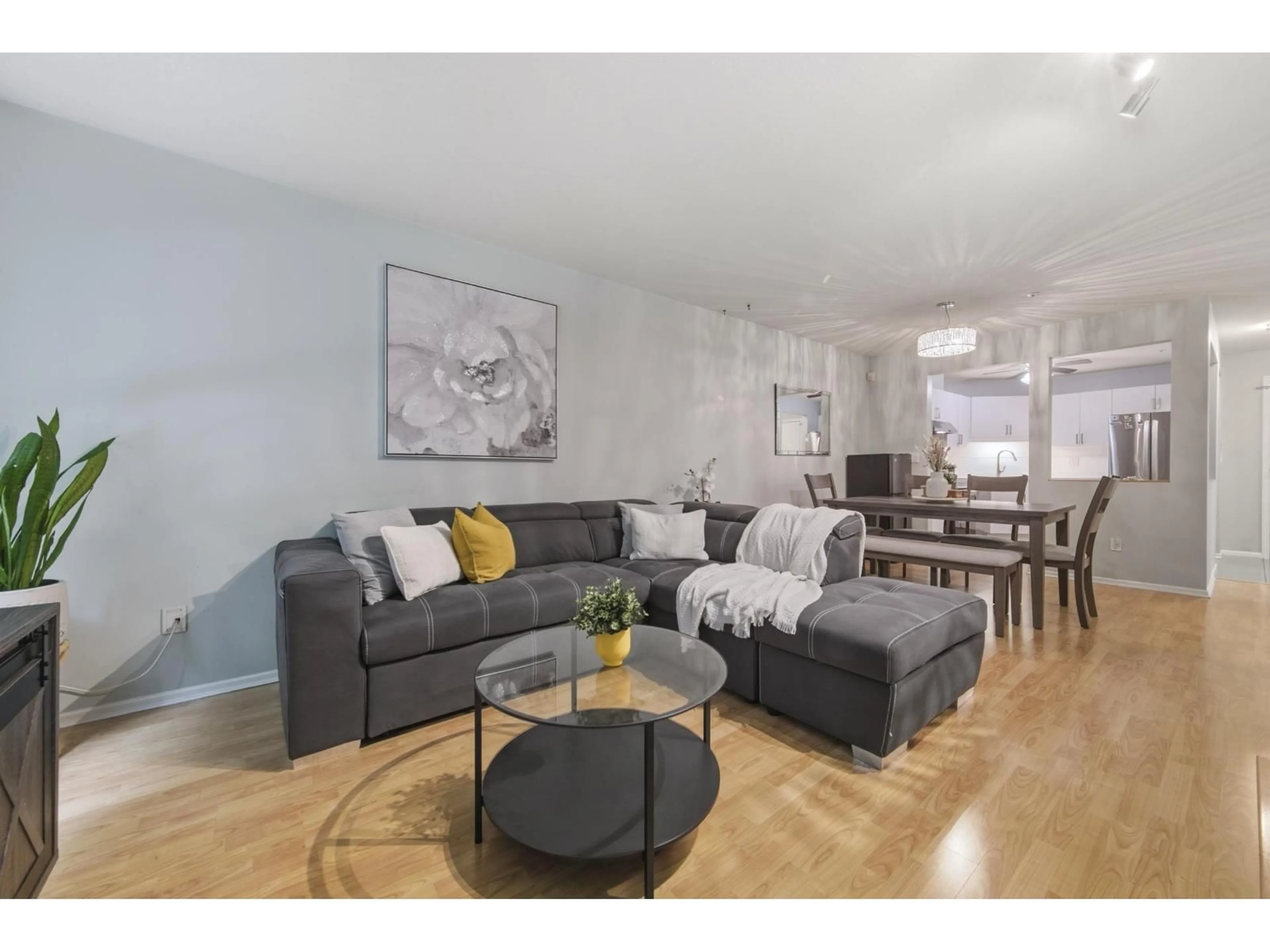 Living room with furniture, wood/laminate floor for 311 - 9688 148 STREET, Surrey British Columbia V3R0W2