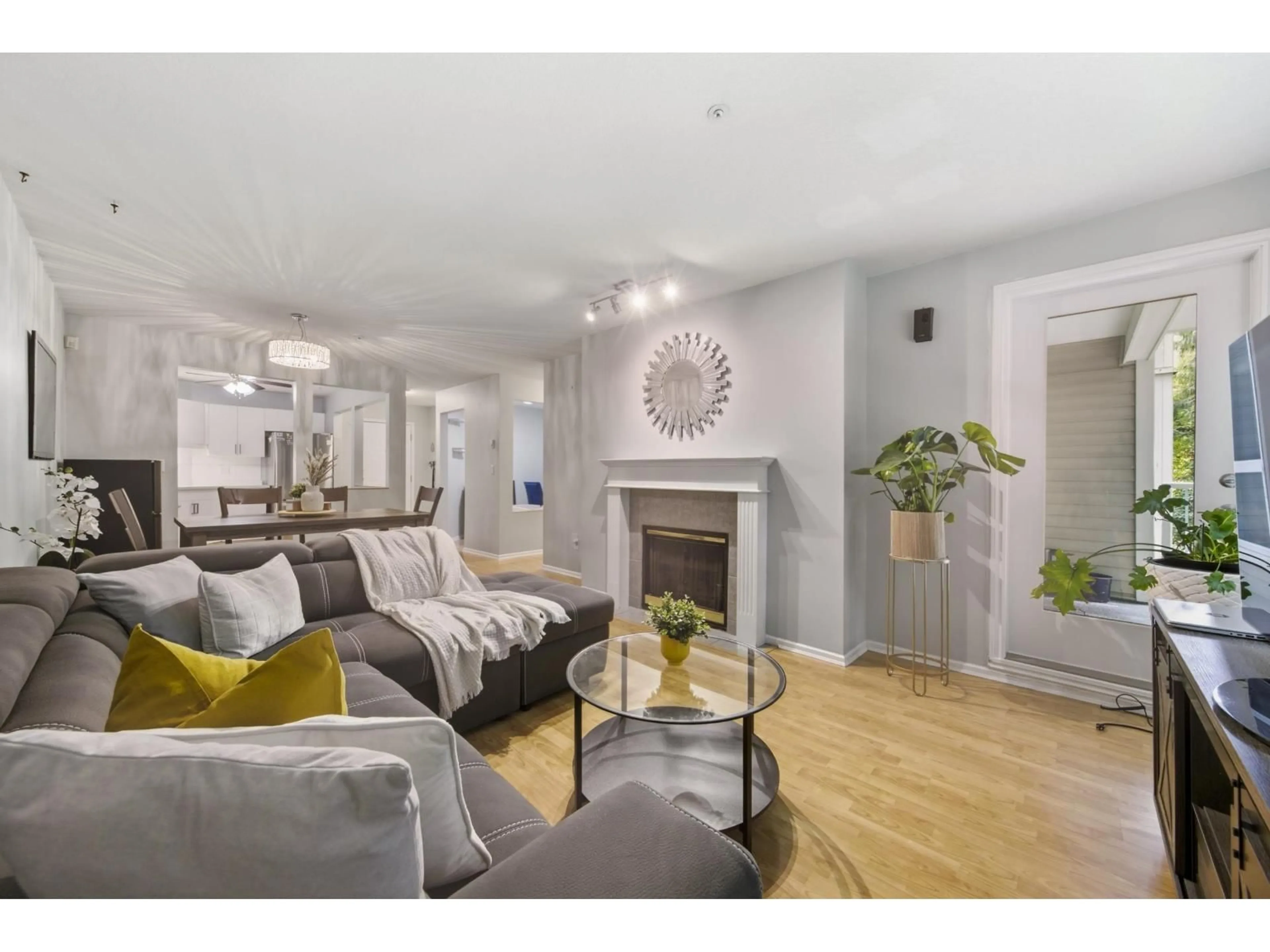 Living room with furniture, wood/laminate floor for 311 - 9688 148 STREET, Surrey British Columbia V3R0W2