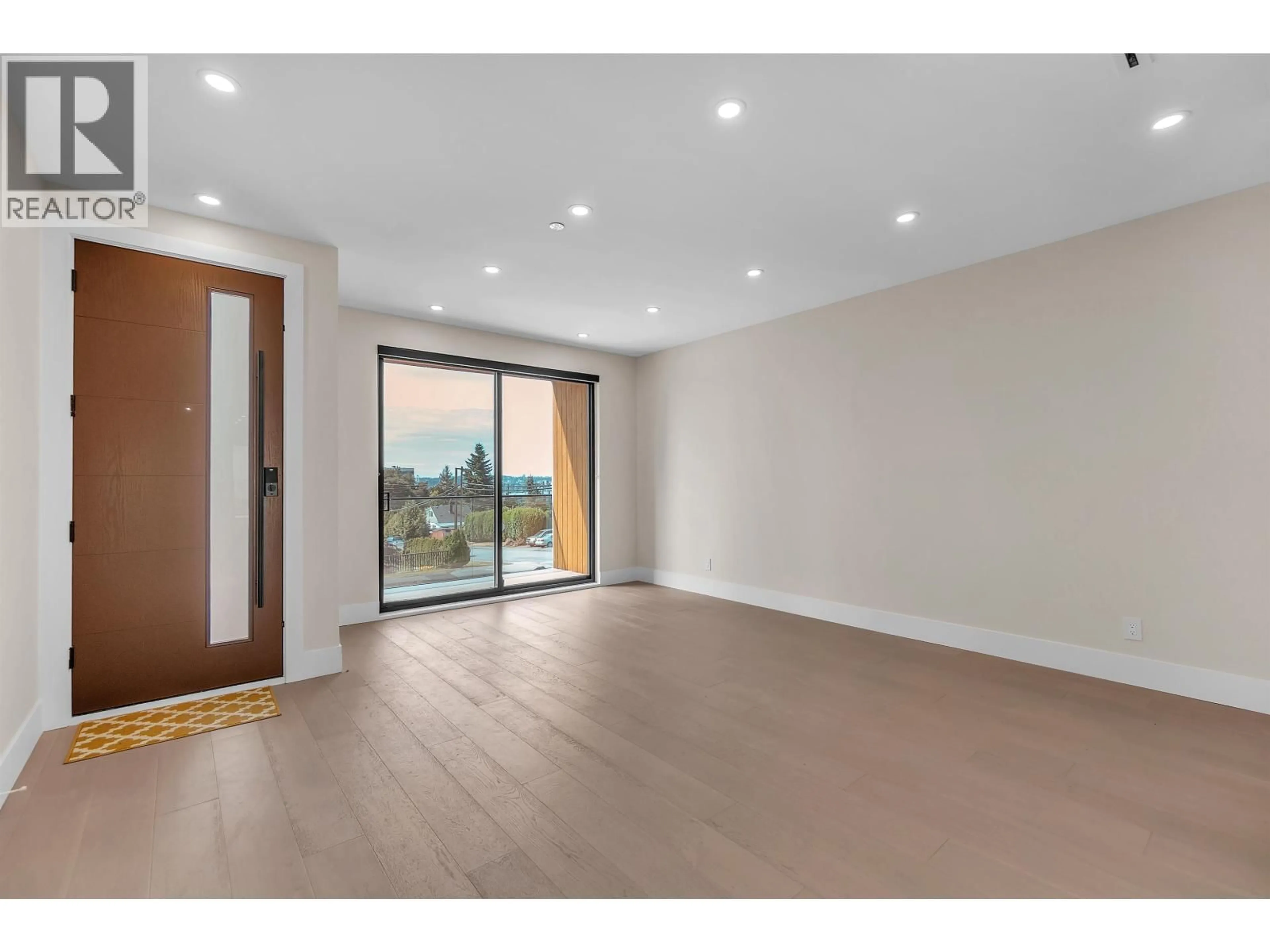 Indoor foyer for 504 5TH STREET, North Vancouver British Columbia V7L1M4