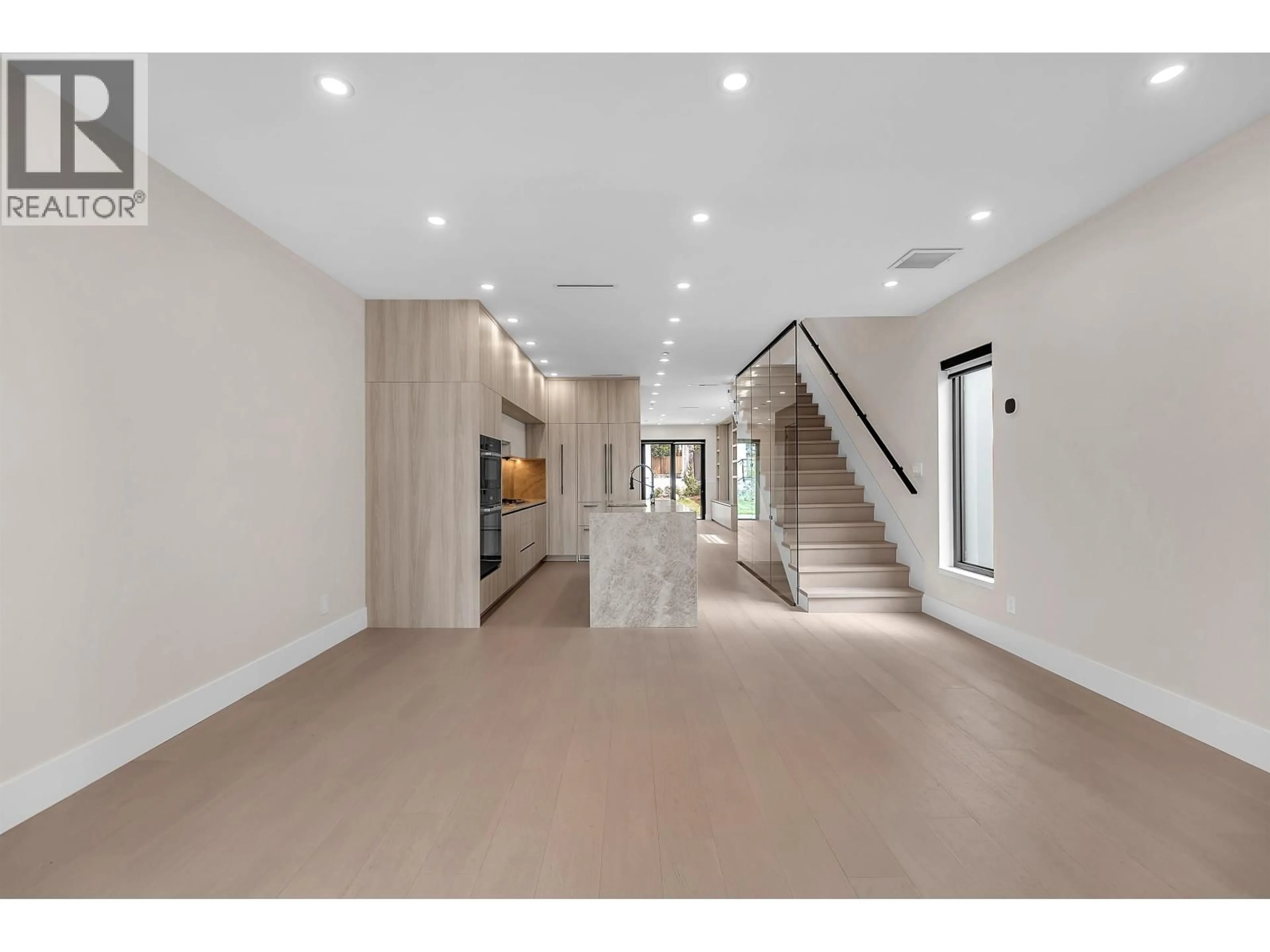 Indoor foyer for 504 5TH STREET, North Vancouver British Columbia V7L1M4