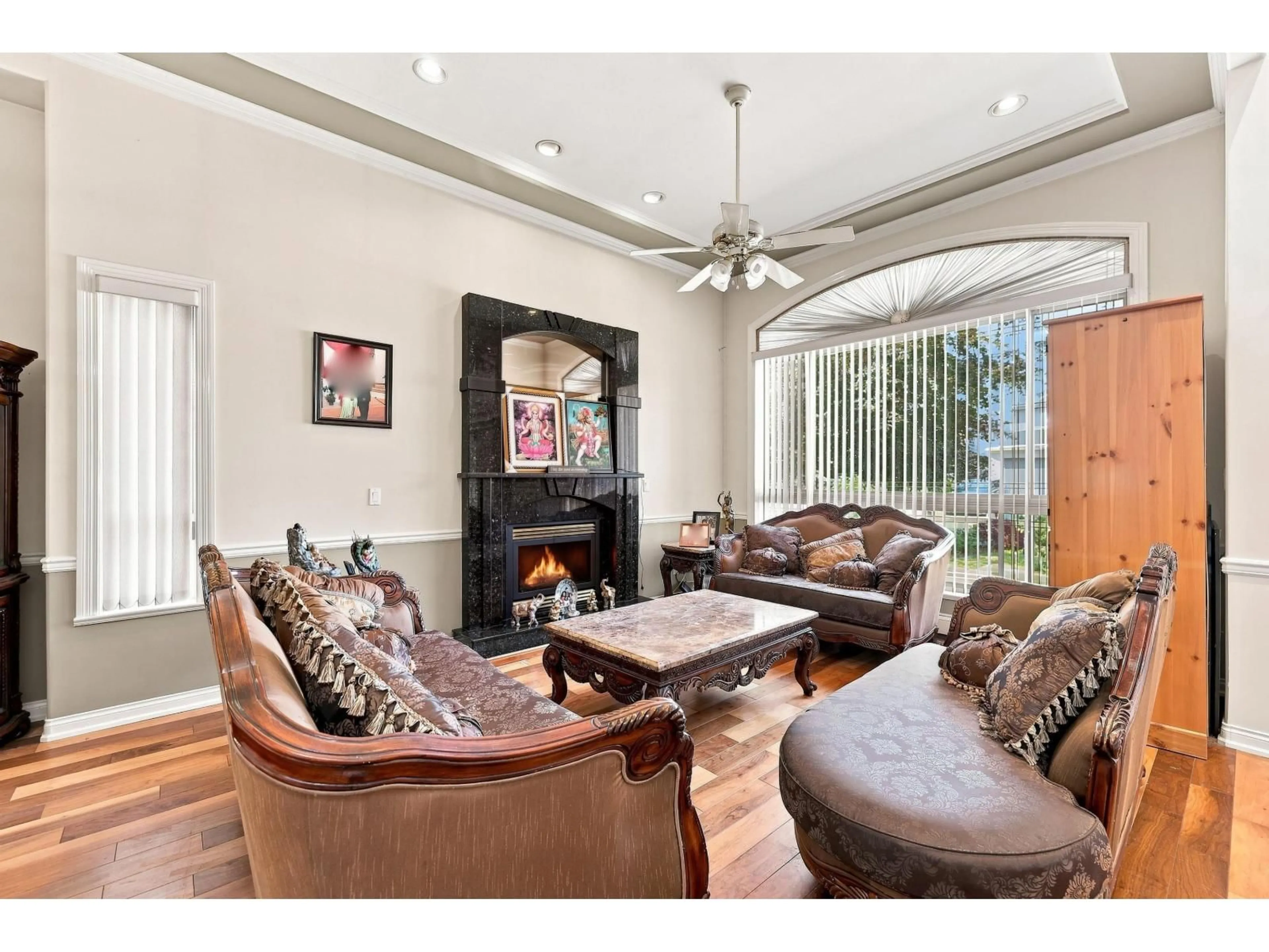 Living room with furniture, unknown for 12580 60A AVENUE, Surrey British Columbia V3X3L7