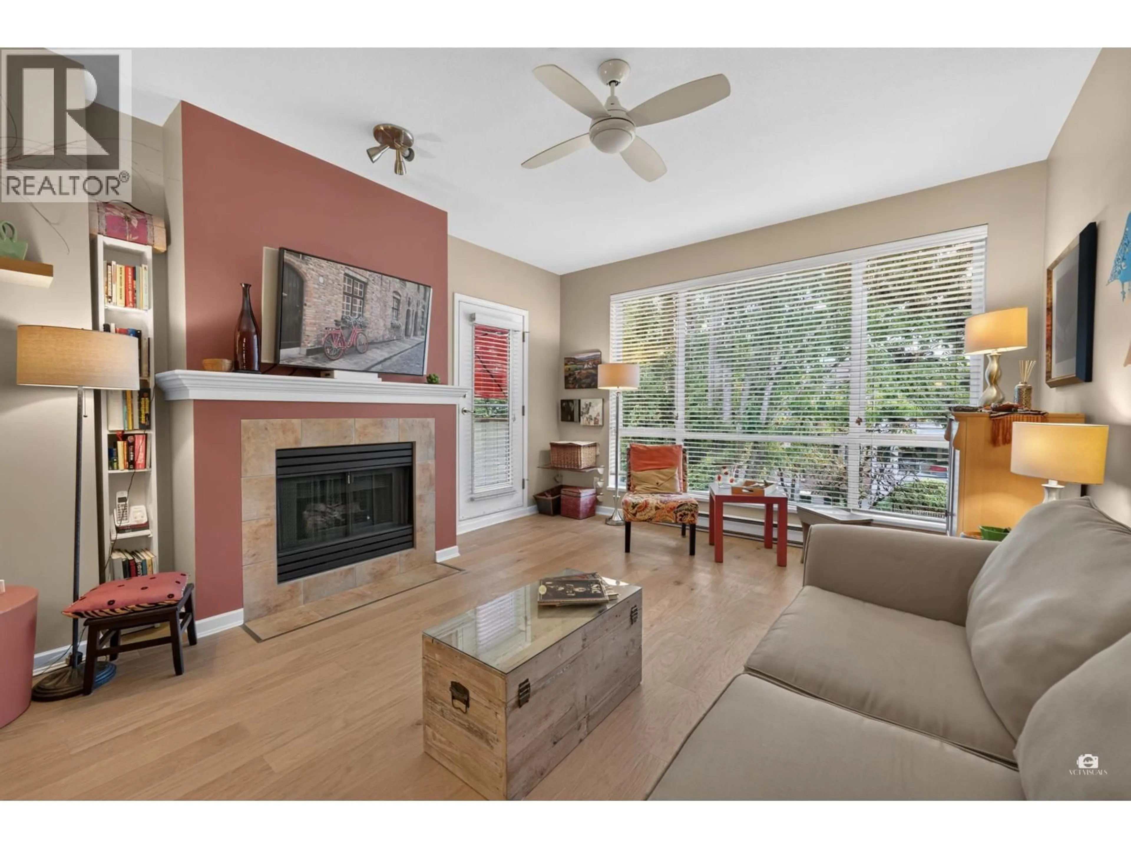 Living room with furniture, wood/laminate floor for 409 - 6742 STATION HILL COURT, Burnaby British Columbia V3N4V2