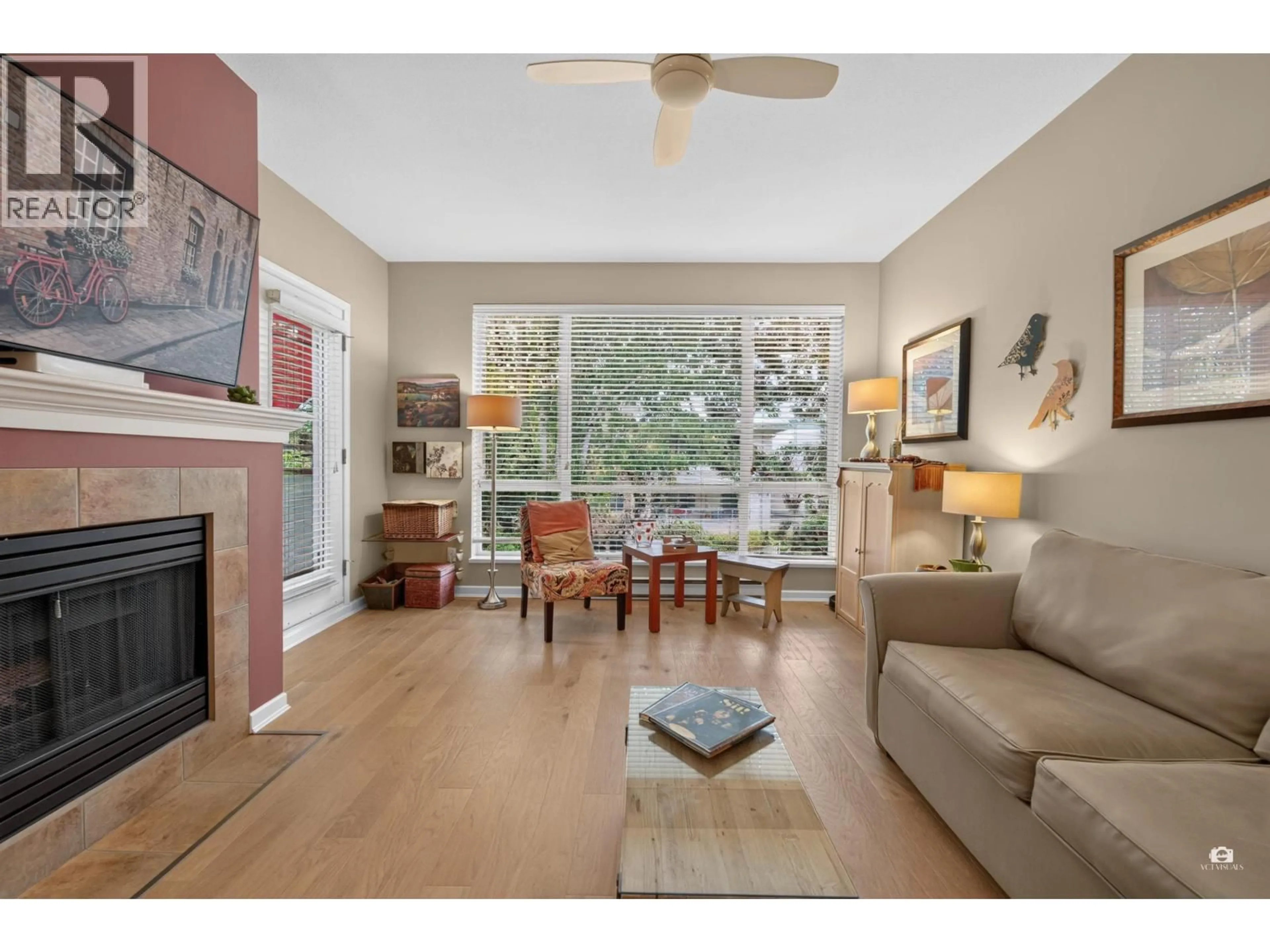Living room with furniture, wood/laminate floor for 409 - 6742 STATION HILL COURT, Burnaby British Columbia V3N4V2