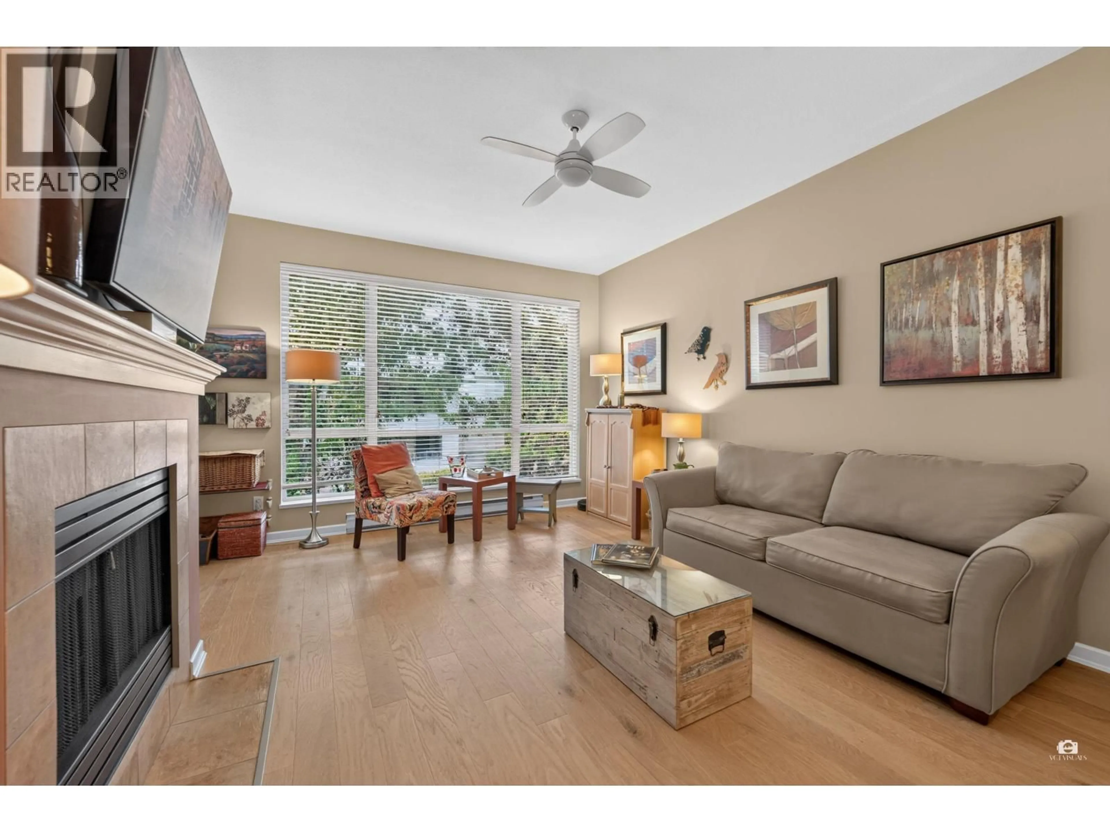 Living room with furniture, unknown for 409 - 6742 STATION HILL COURT, Burnaby British Columbia V3N4V2