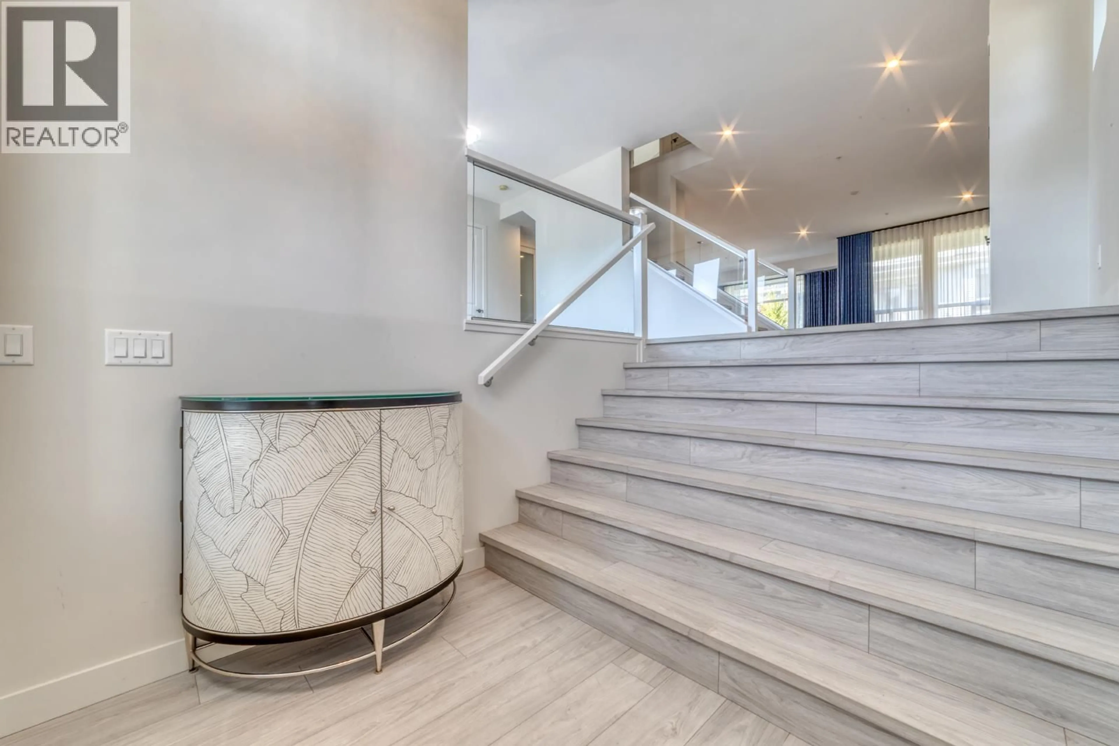Indoor foyer for 23191 112B AVENUE, Maple Ridge British Columbia V2X4K6