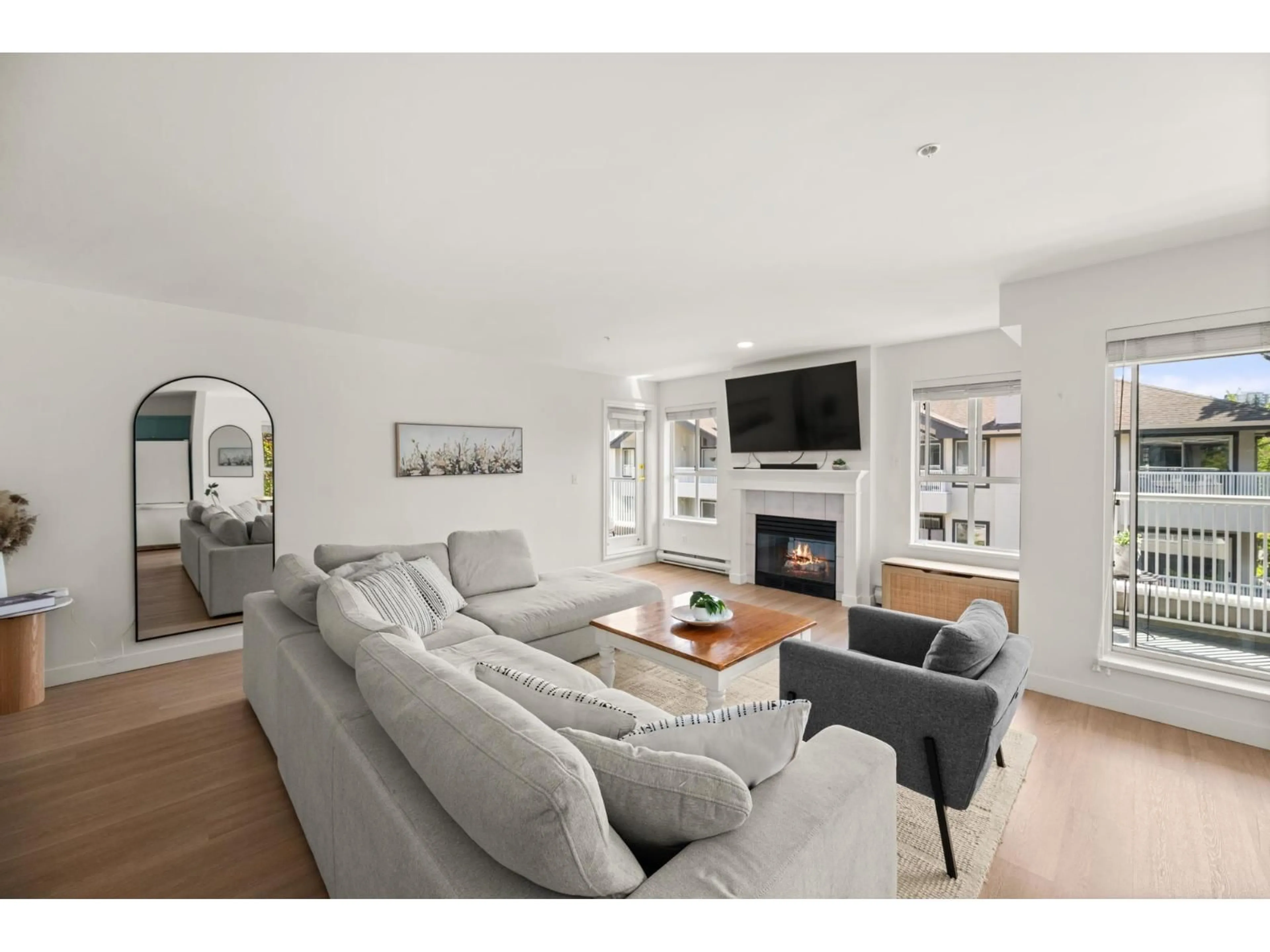 Living room with furniture, unknown for 309 - 15272 20 AVENUE, Surrey British Columbia V4A2A3