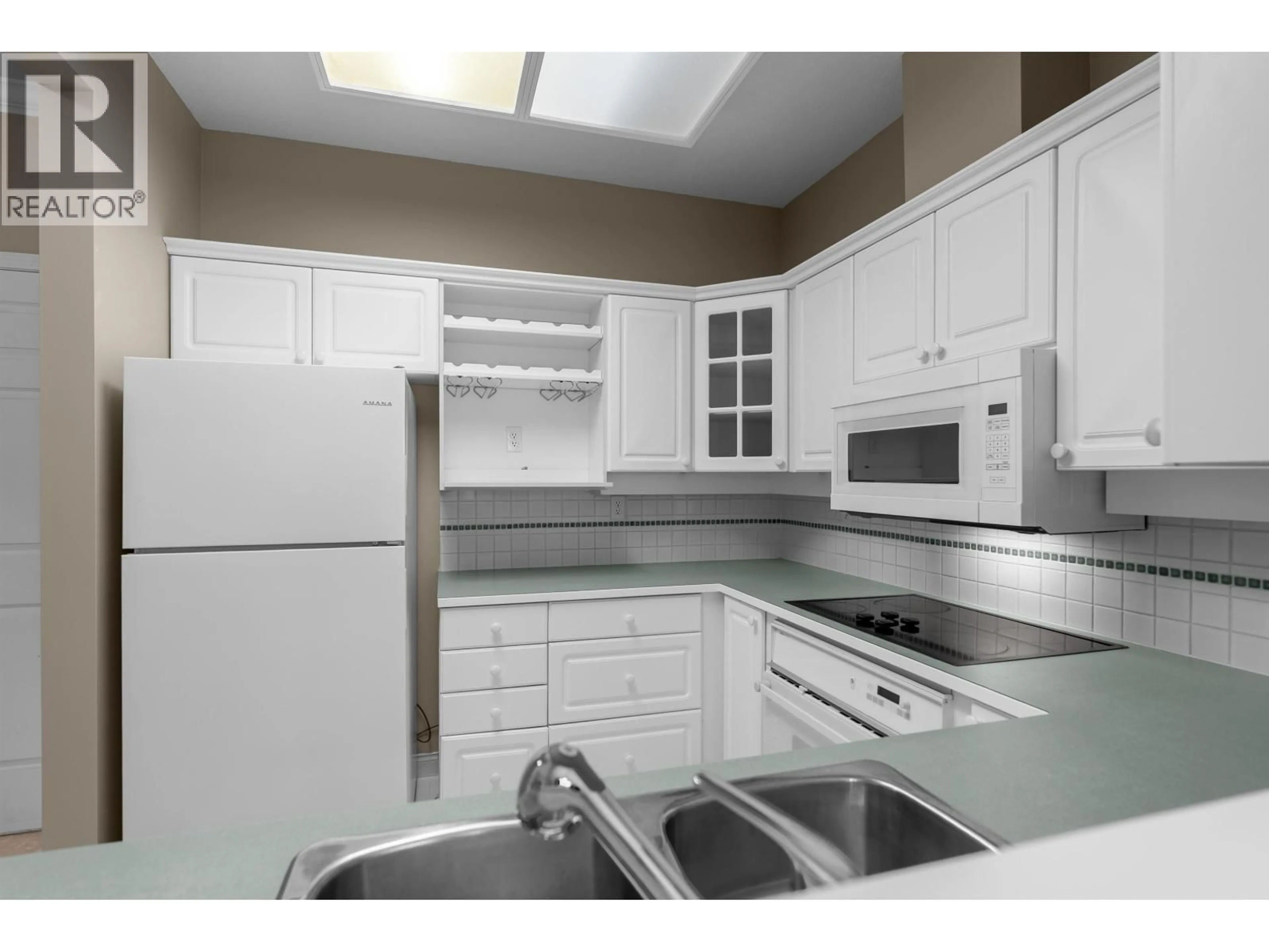 Standard kitchen, unknown for 207 - 2985 PRINCESS CRESCENT, Coquitlam British Columbia V3B7P3