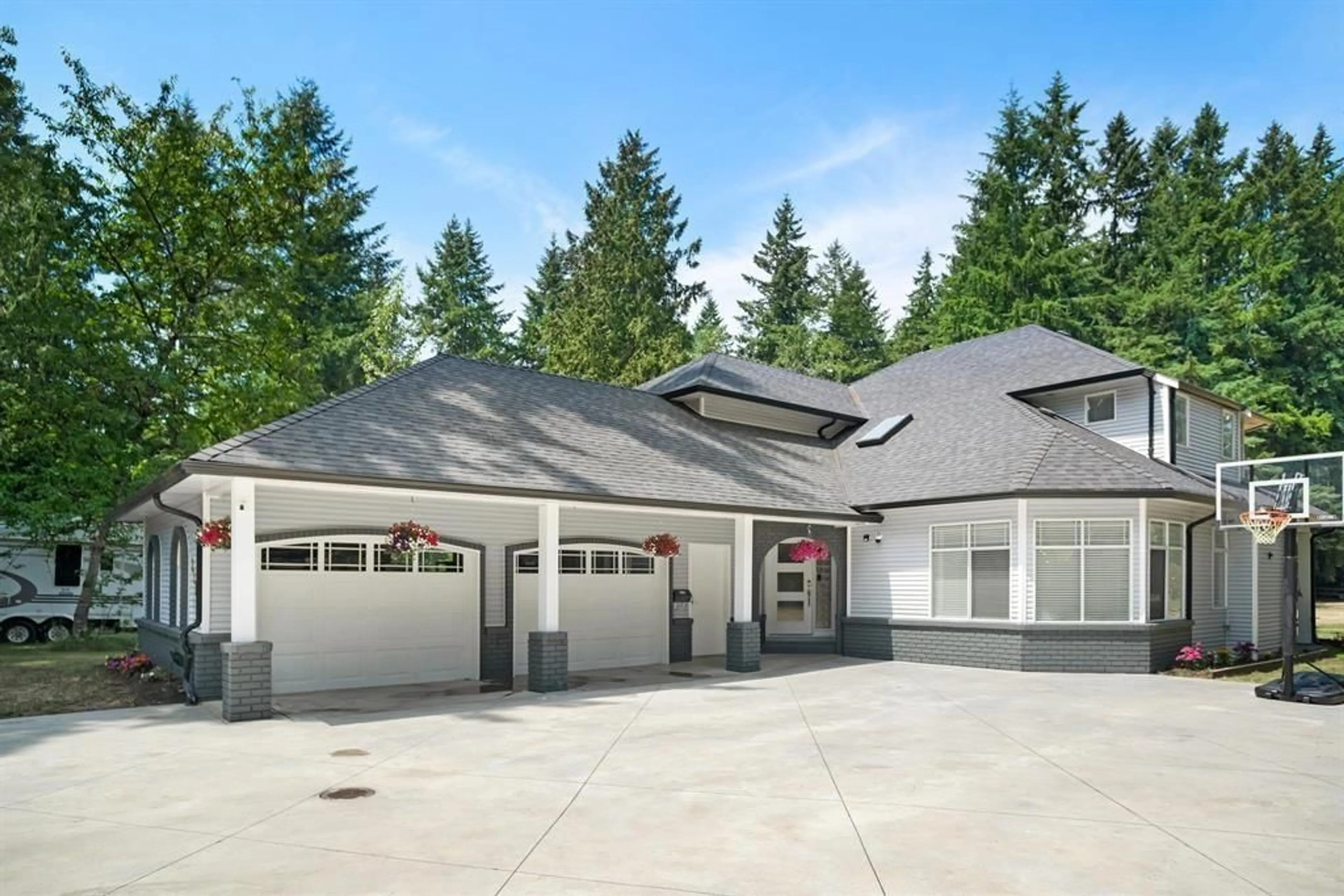 Home with vinyl exterior material, unknown for 21083 42 AVENUE, Langley British Columbia V3A5A2