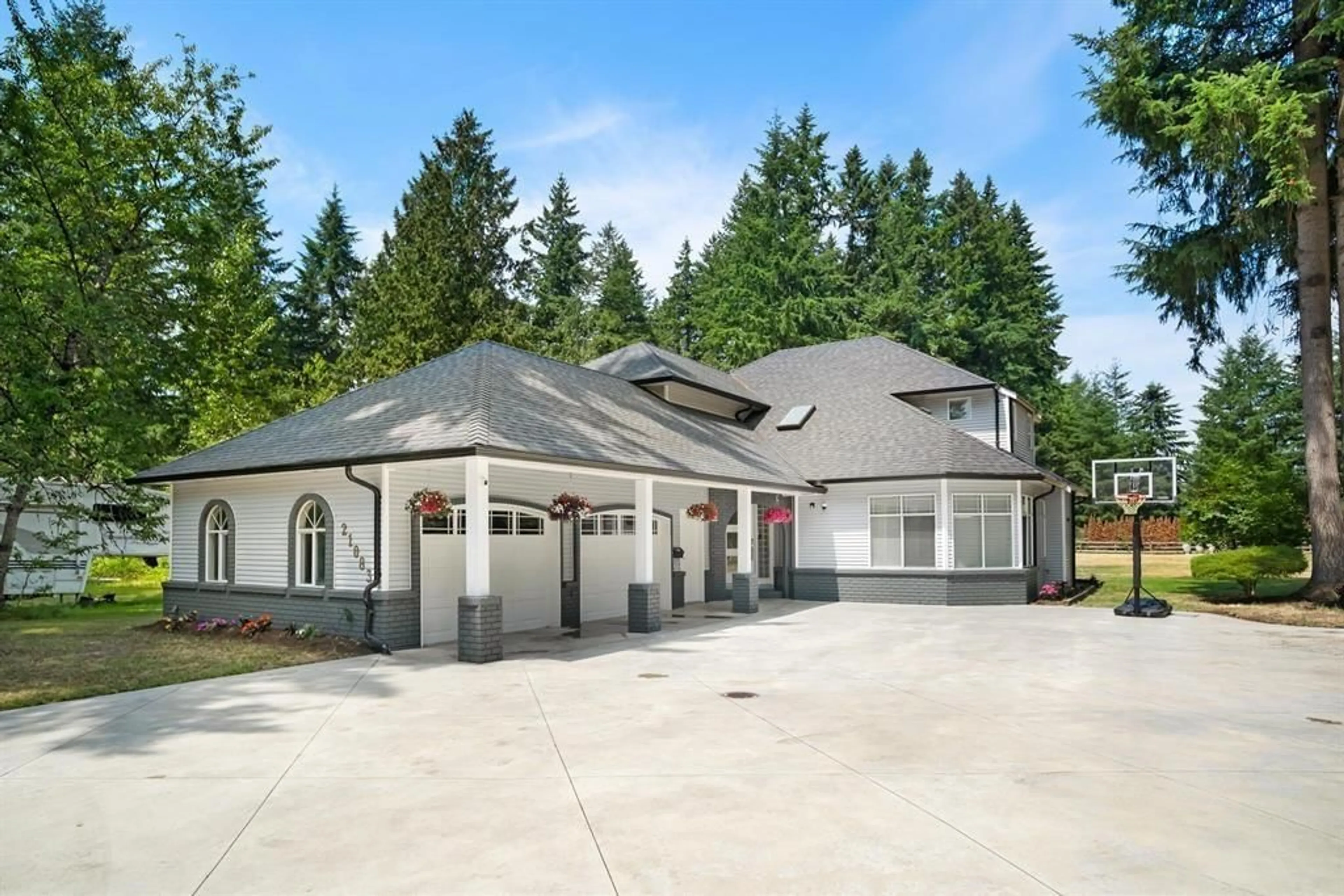 Home with vinyl exterior material, unknown for 21083 42 AVENUE, Langley British Columbia V3A5A2