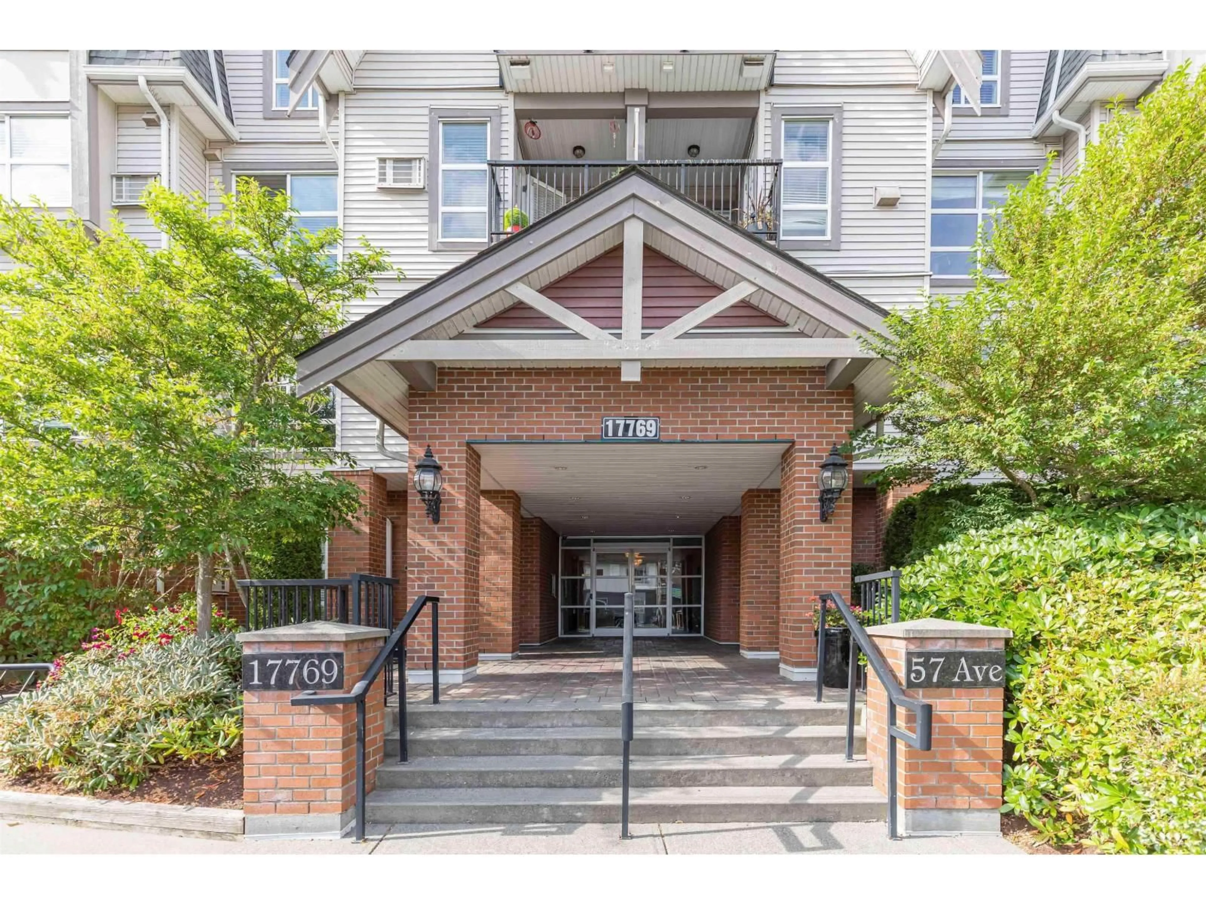 Indoor foyer for 116 - 17769 57 AVENUE, Surrey British Columbia V3S1H1