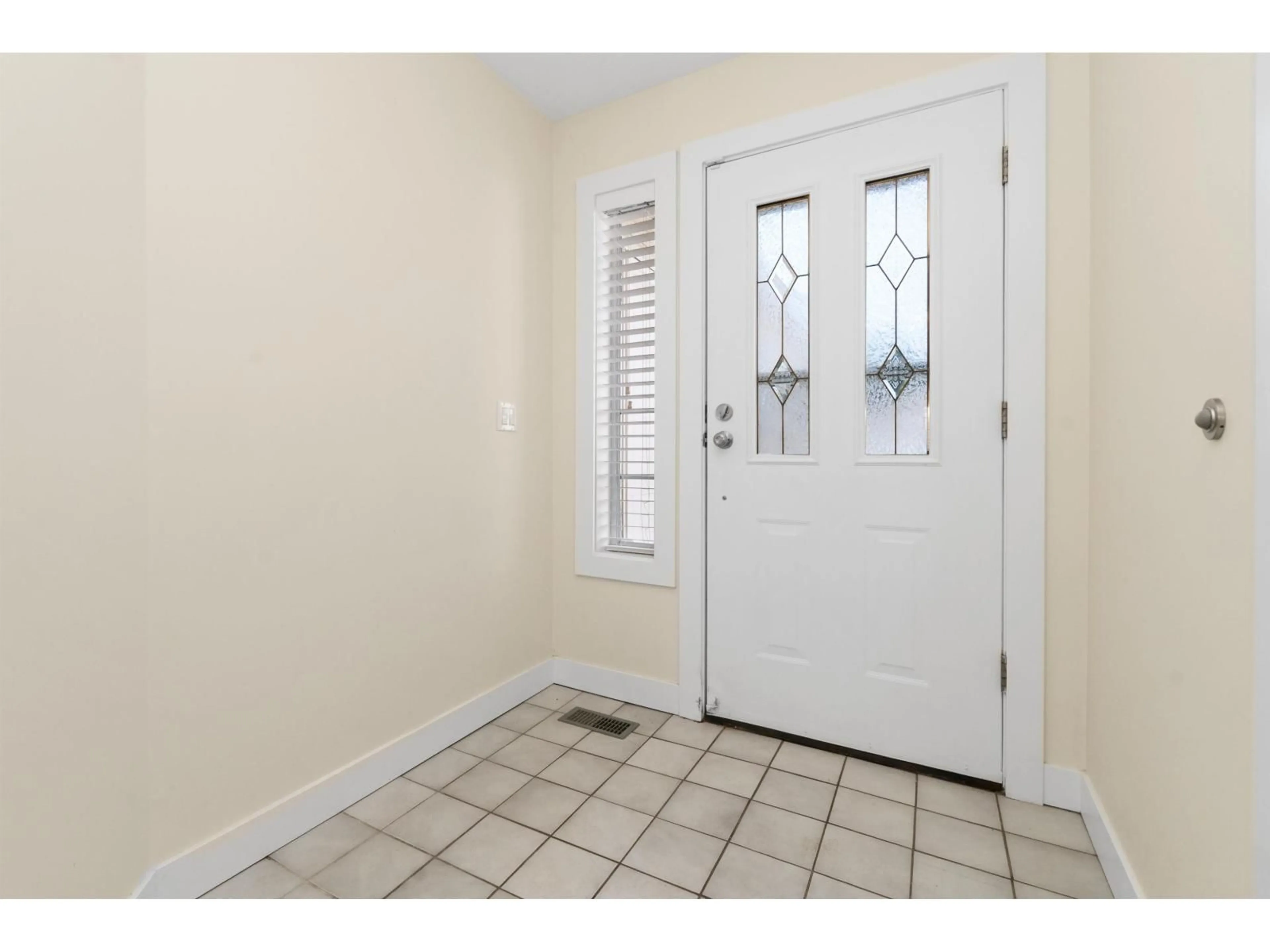 Indoor entryway for 7 - 8500 YOUNG ROAD, Chilliwack British Columbia V2P4P1